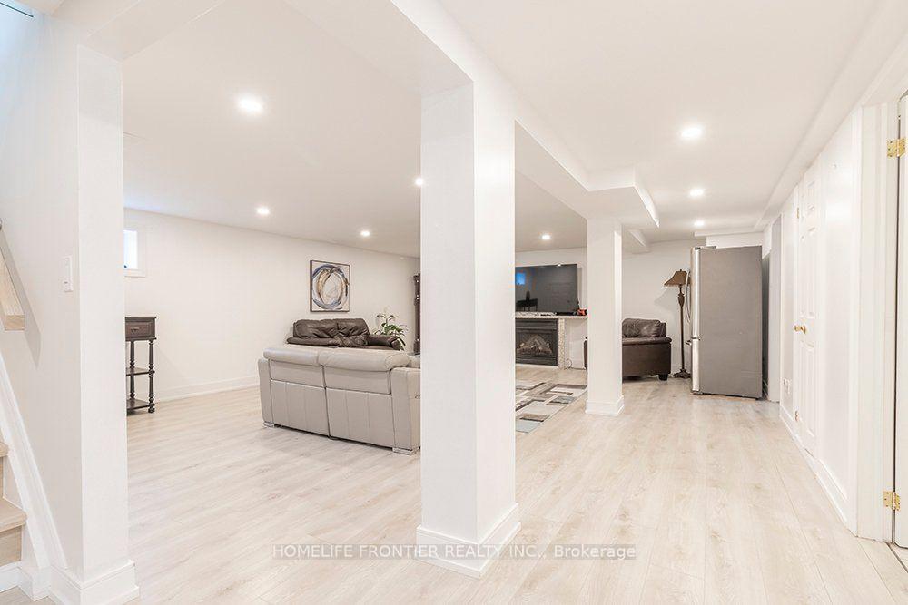 Photo 33 of 32 Davidson Road, Aurora, Aurora Highlands — HOMEH