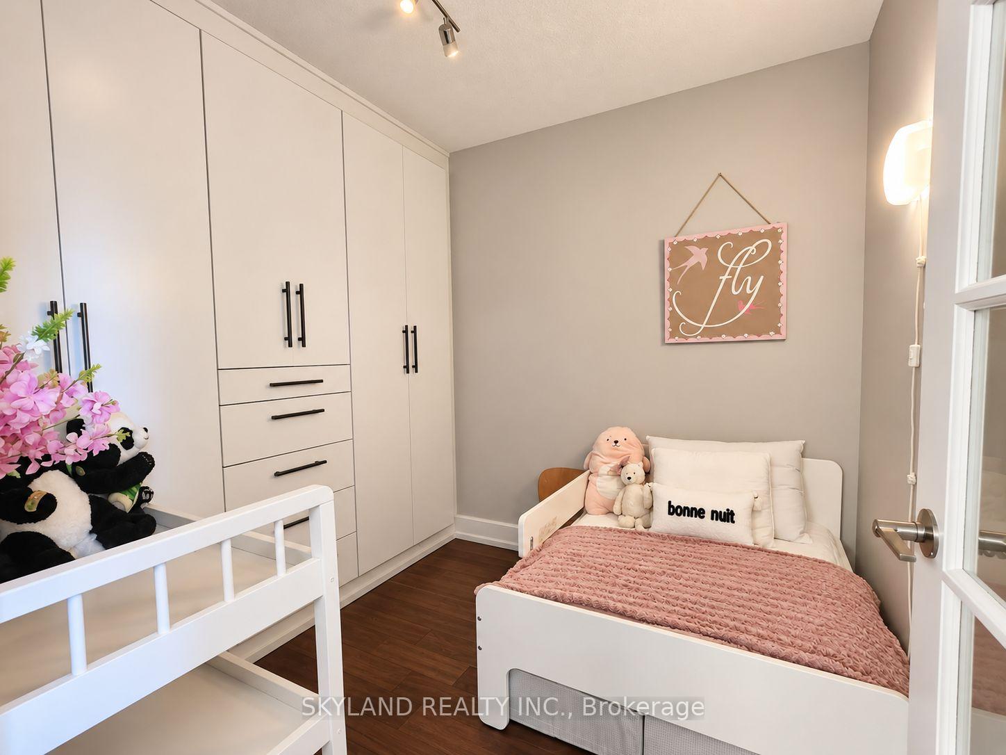 Photo 6 of Unit 415, 676 Sheppard Avenue E, North York, Bayview Village — HOMEH