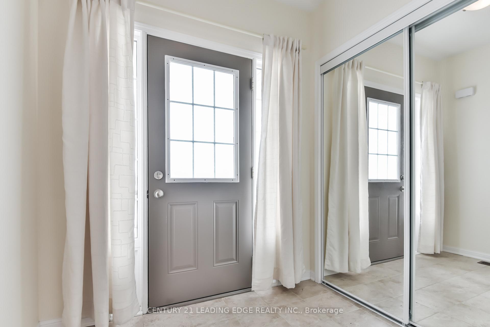 Photo 2 of 211 Weldon Road, Whitchurch-Stouffville, Stouffville — HOMEH