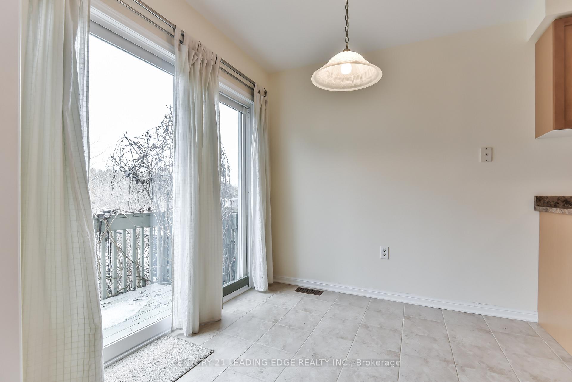 Photo 4 of 211 Weldon Road, Whitchurch-Stouffville, Stouffville — HOMEH