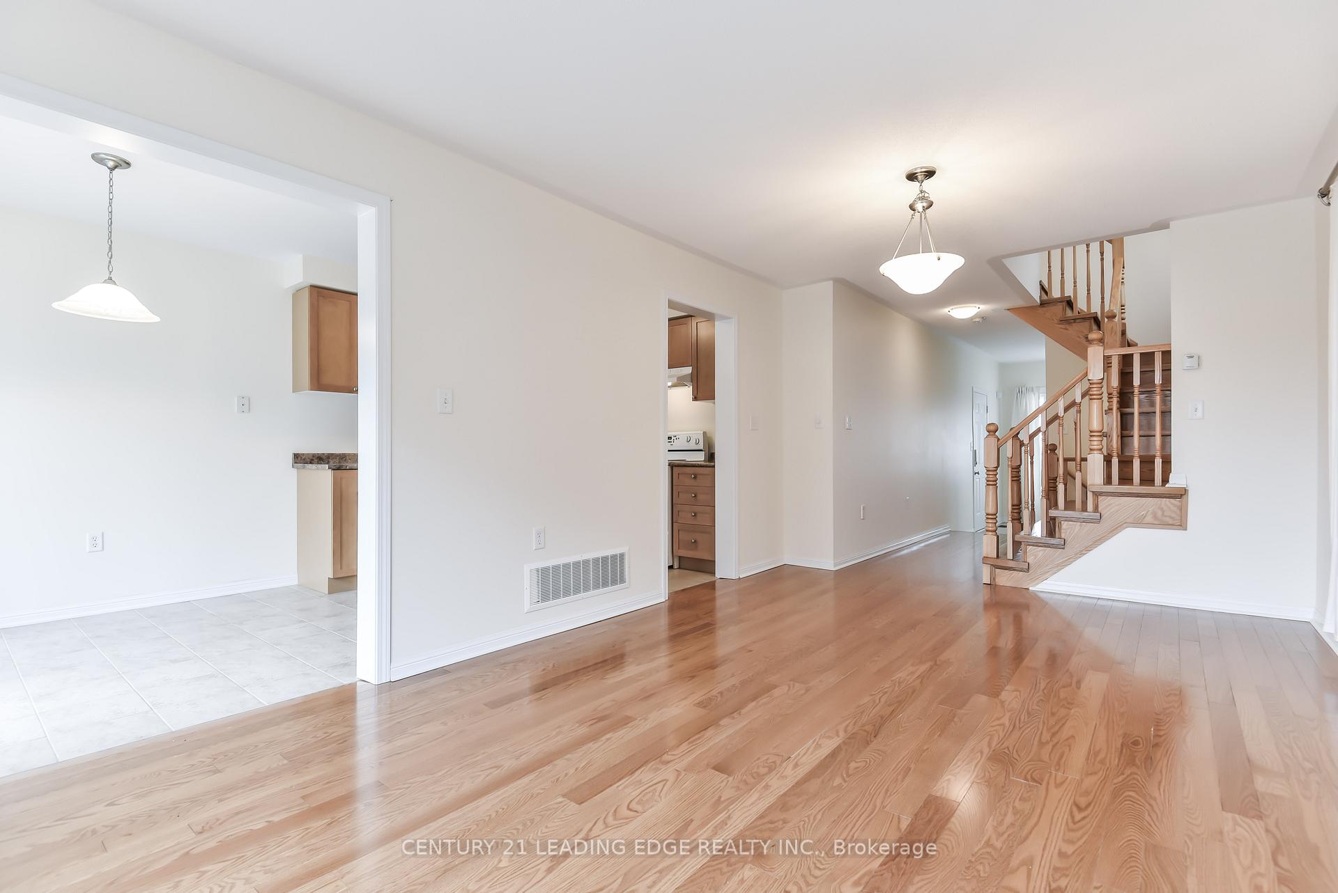 Photo 7 of 211 Weldon Road, Whitchurch-Stouffville, Stouffville — HOMEH