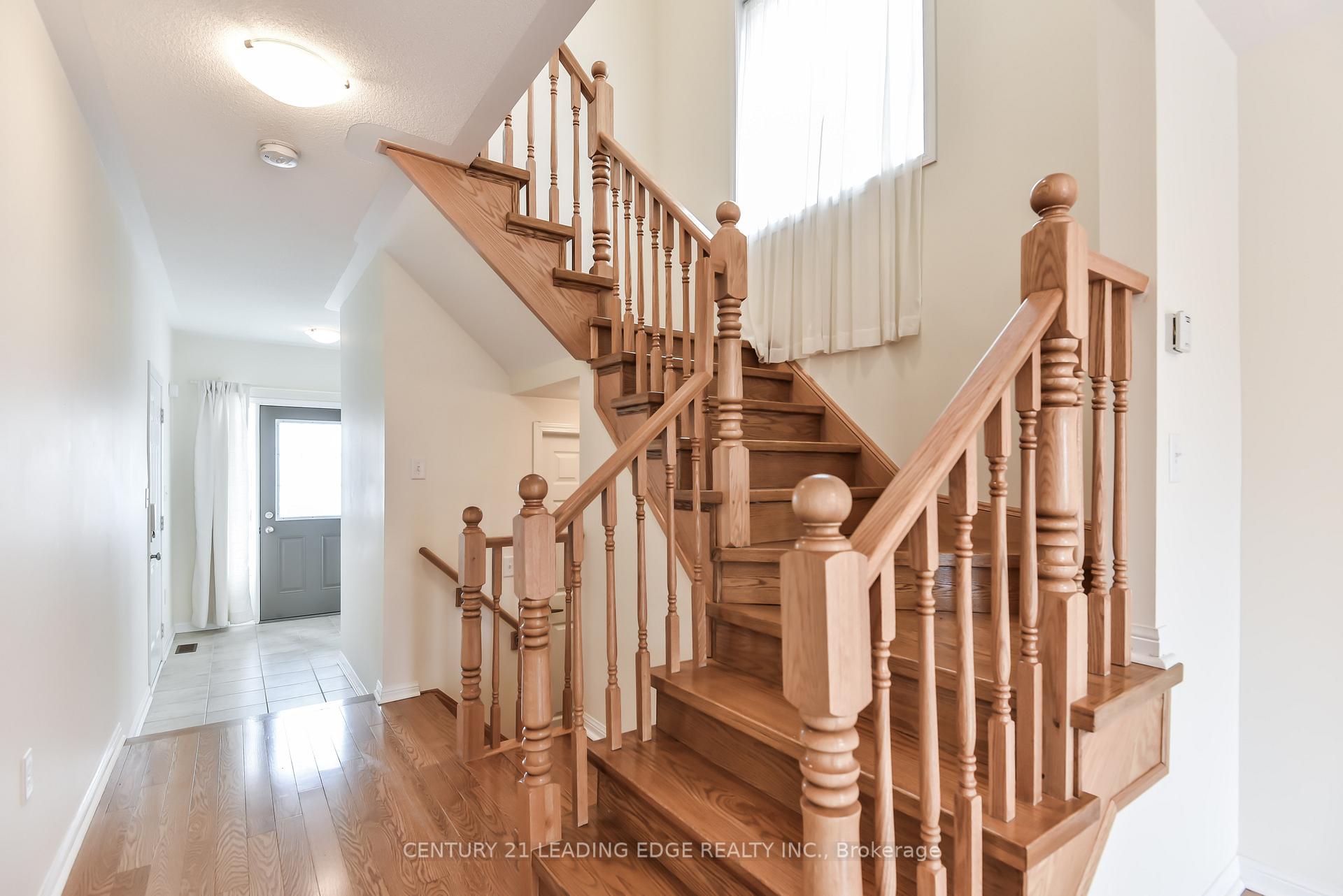 Photo 8 of 211 Weldon Road, Whitchurch-Stouffville, Stouffville — HOMEH