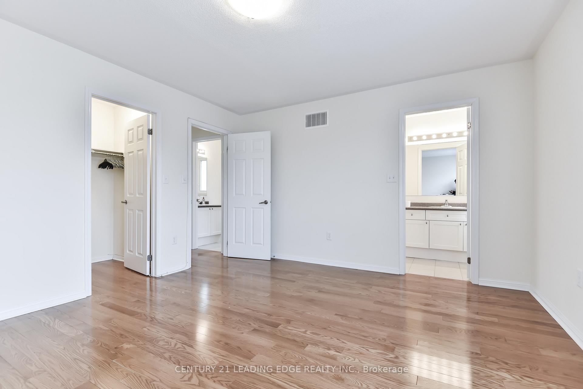 Photo 10 of 211 Weldon Road, Whitchurch-Stouffville, Stouffville — HOMEH