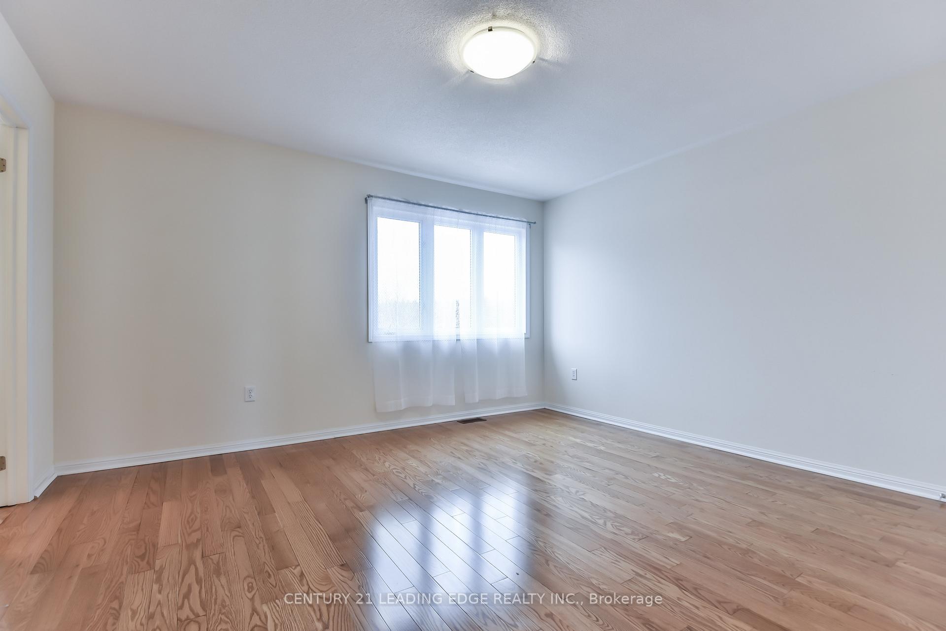 Photo 11 of 211 Weldon Road, Whitchurch-Stouffville, Stouffville — HOMEH