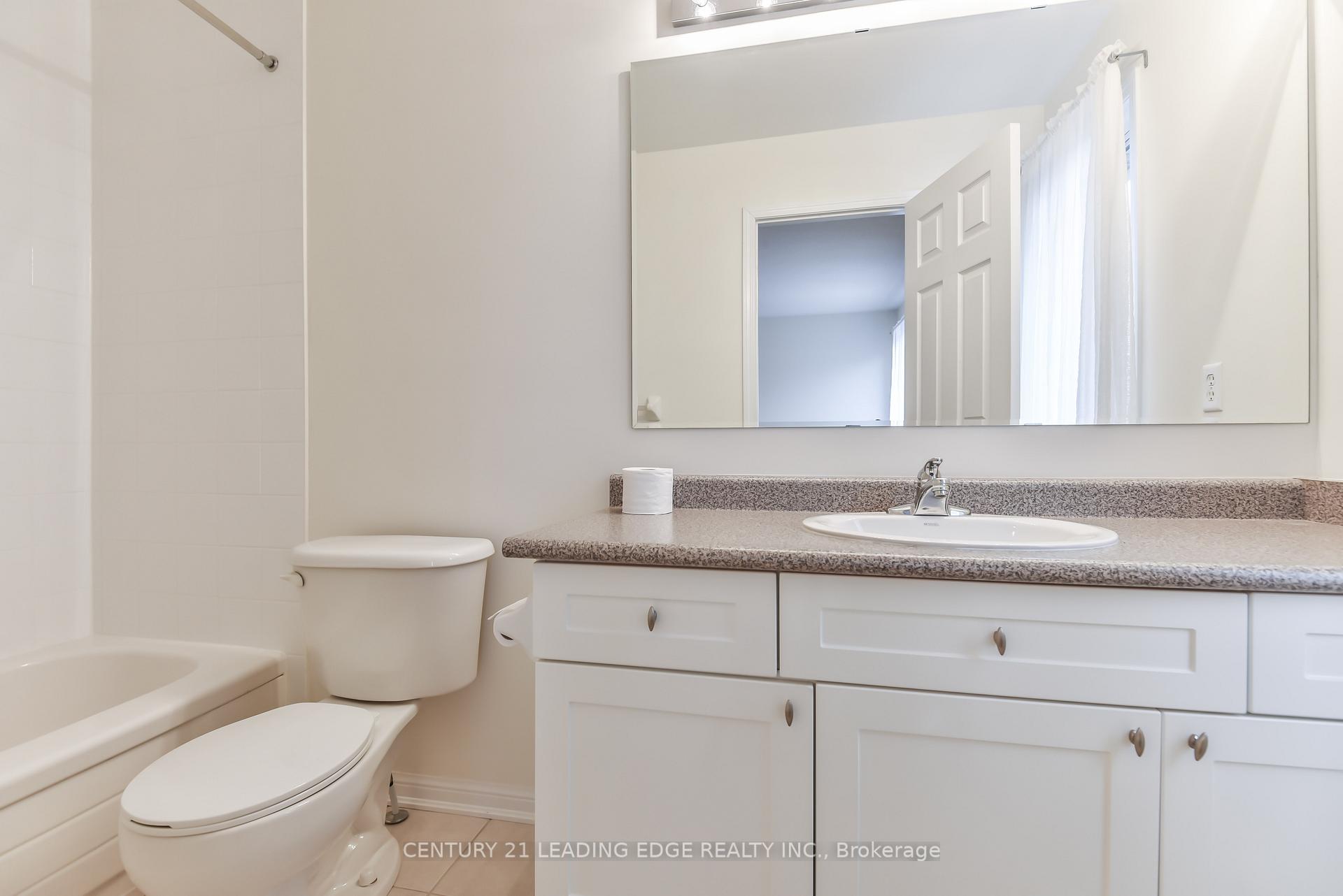 Photo 12 of 211 Weldon Road, Whitchurch-Stouffville, Stouffville — HOMEH