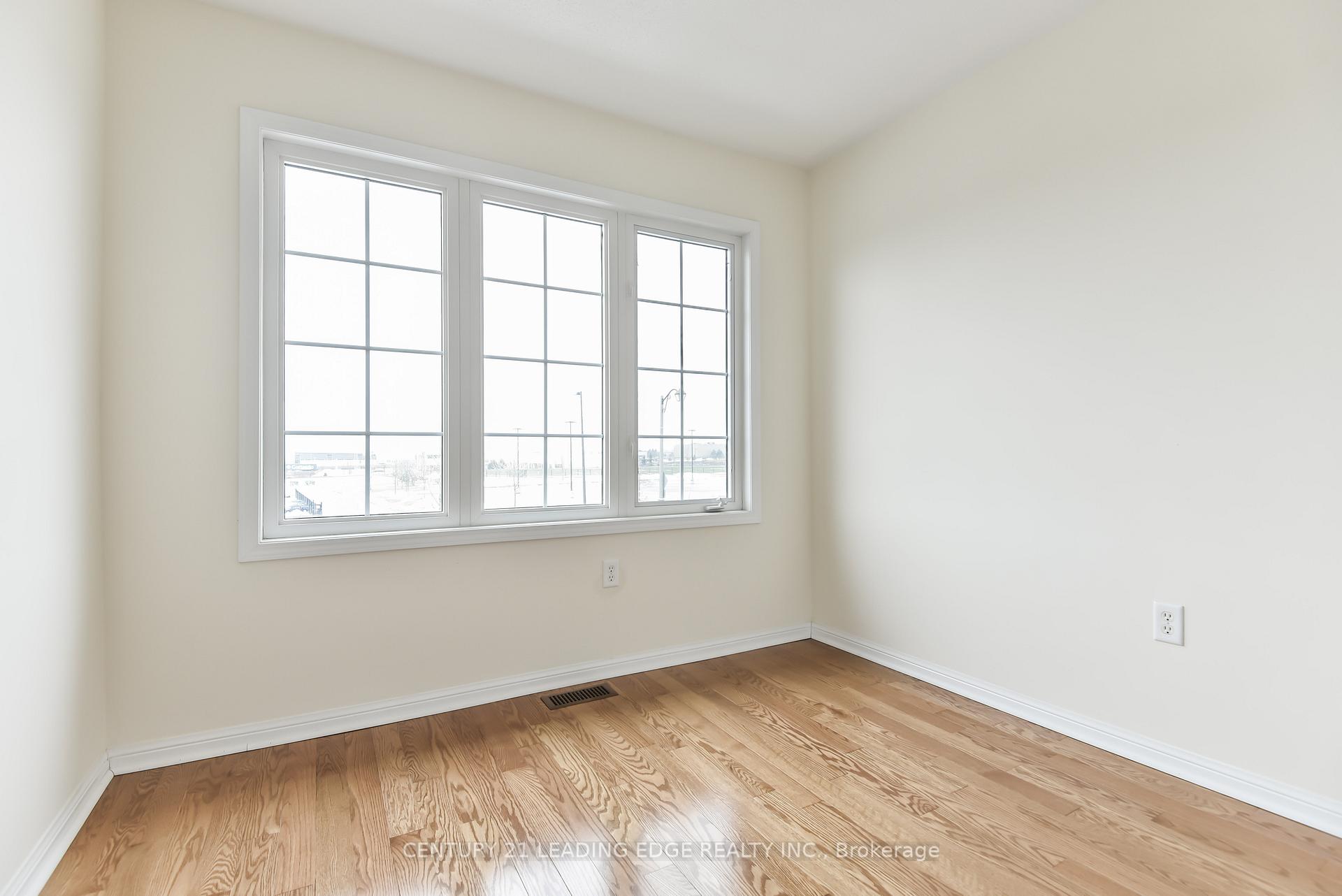 Photo 14 of 211 Weldon Road, Whitchurch-Stouffville, Stouffville — HOMEH