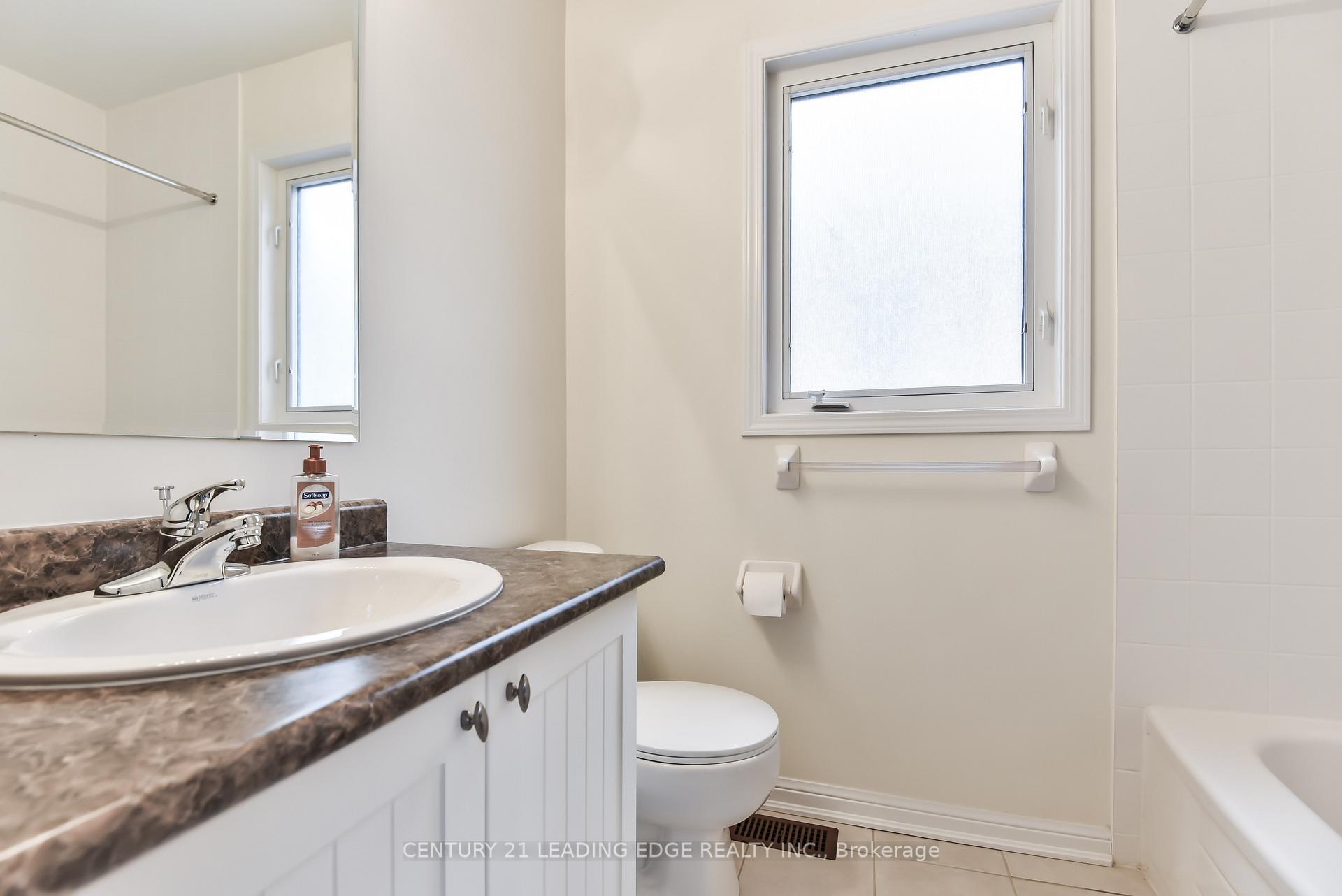 Photo 15 of 211 Weldon Road, Whitchurch-Stouffville, Stouffville — HOMEH