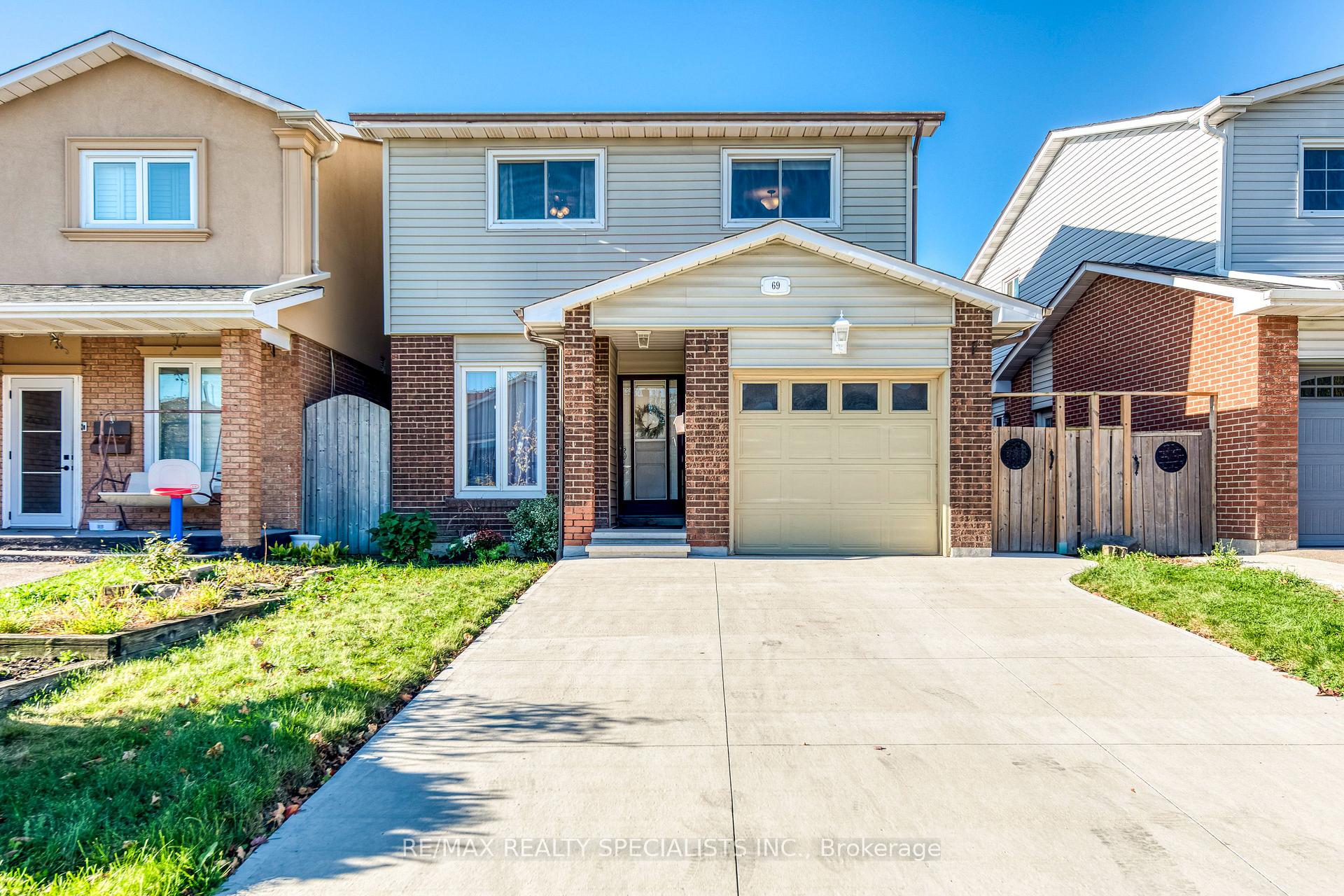 Photo 2 of 69 Winterfold Drive, Brampton, Madoc — HOMEH