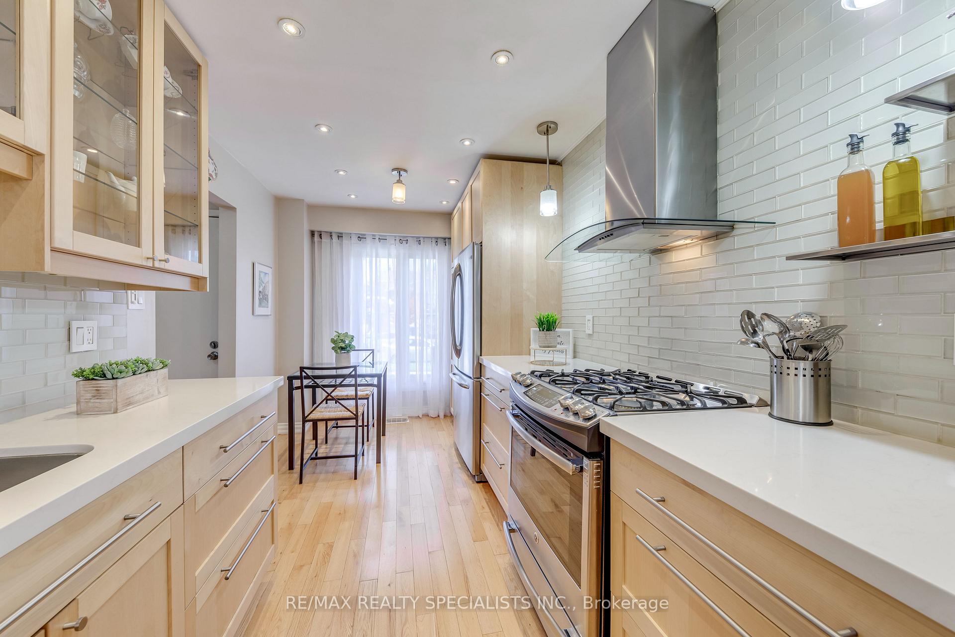 Photo 8 of 69 Winterfold Drive, Brampton, Madoc — HOMEH