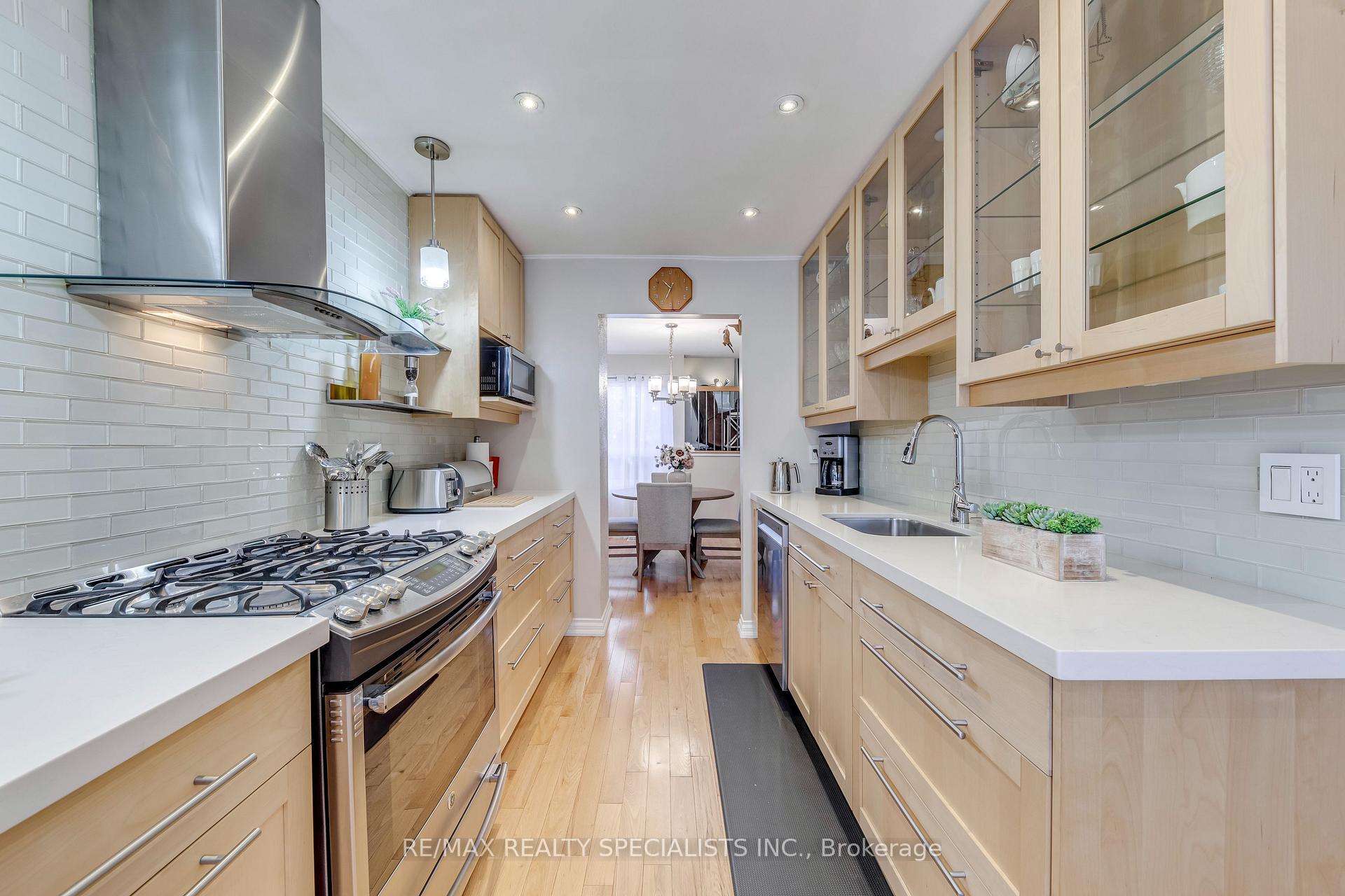 Photo 9 of 69 Winterfold Drive, Brampton, Madoc — HOMEH