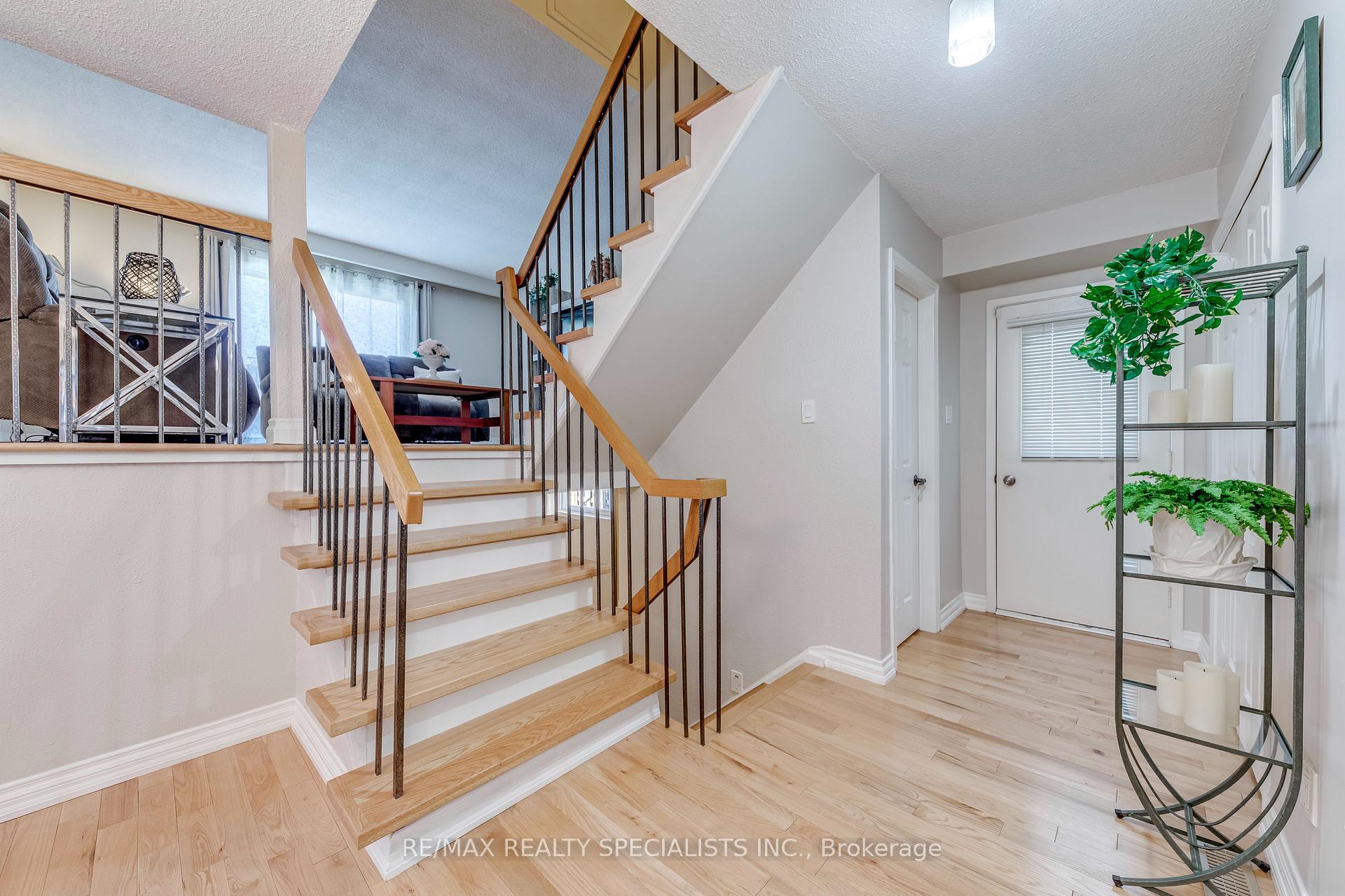 Photo 15 of 69 Winterfold Drive, Brampton, Madoc — HOMEH