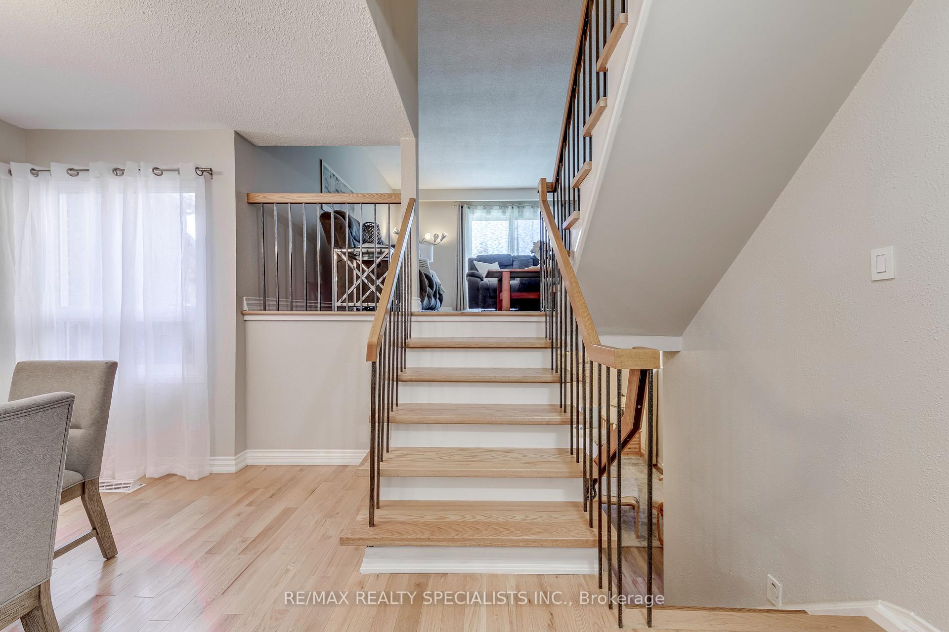 Photo 19 of 69 Winterfold Drive, Brampton, Madoc — HOMEH