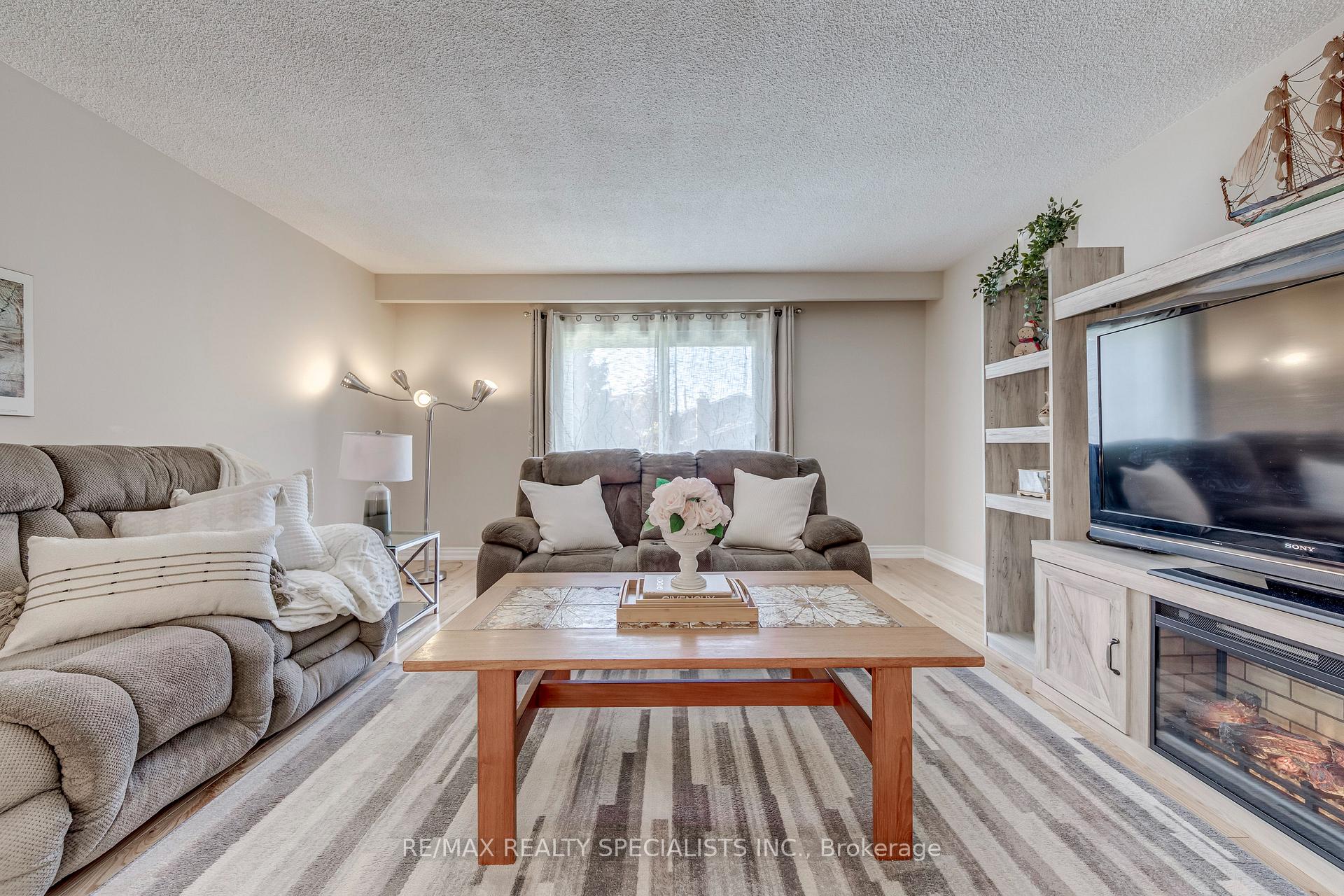 Photo 20 of 69 Winterfold Drive, Brampton, Madoc — HOMEH