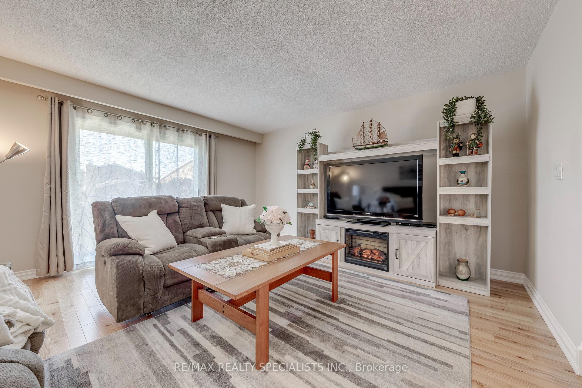 Photo 21 of 69 Winterfold Drive, Brampton, Madoc — HOMEH