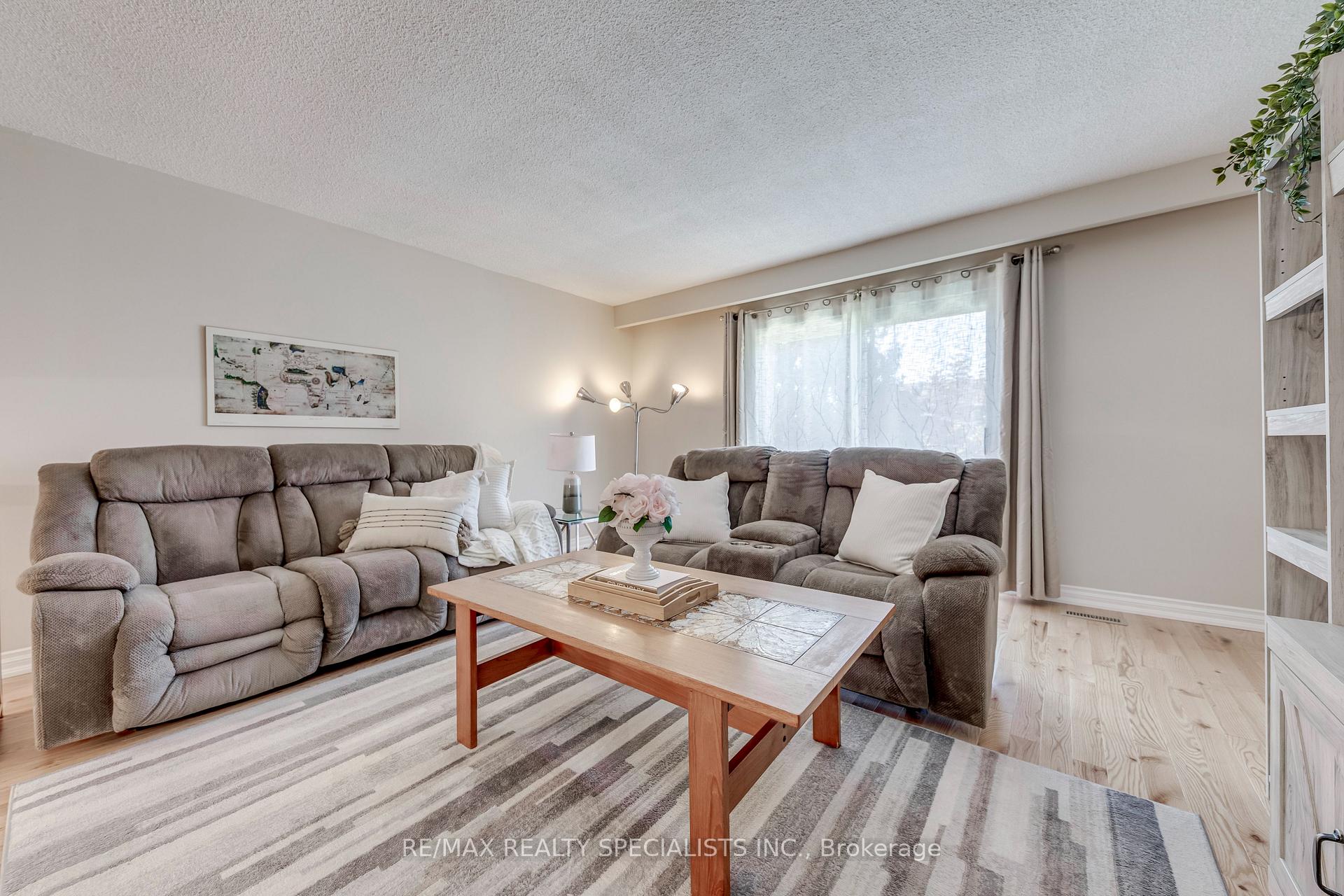 Photo 22 of 69 Winterfold Drive, Brampton, Madoc — HOMEH