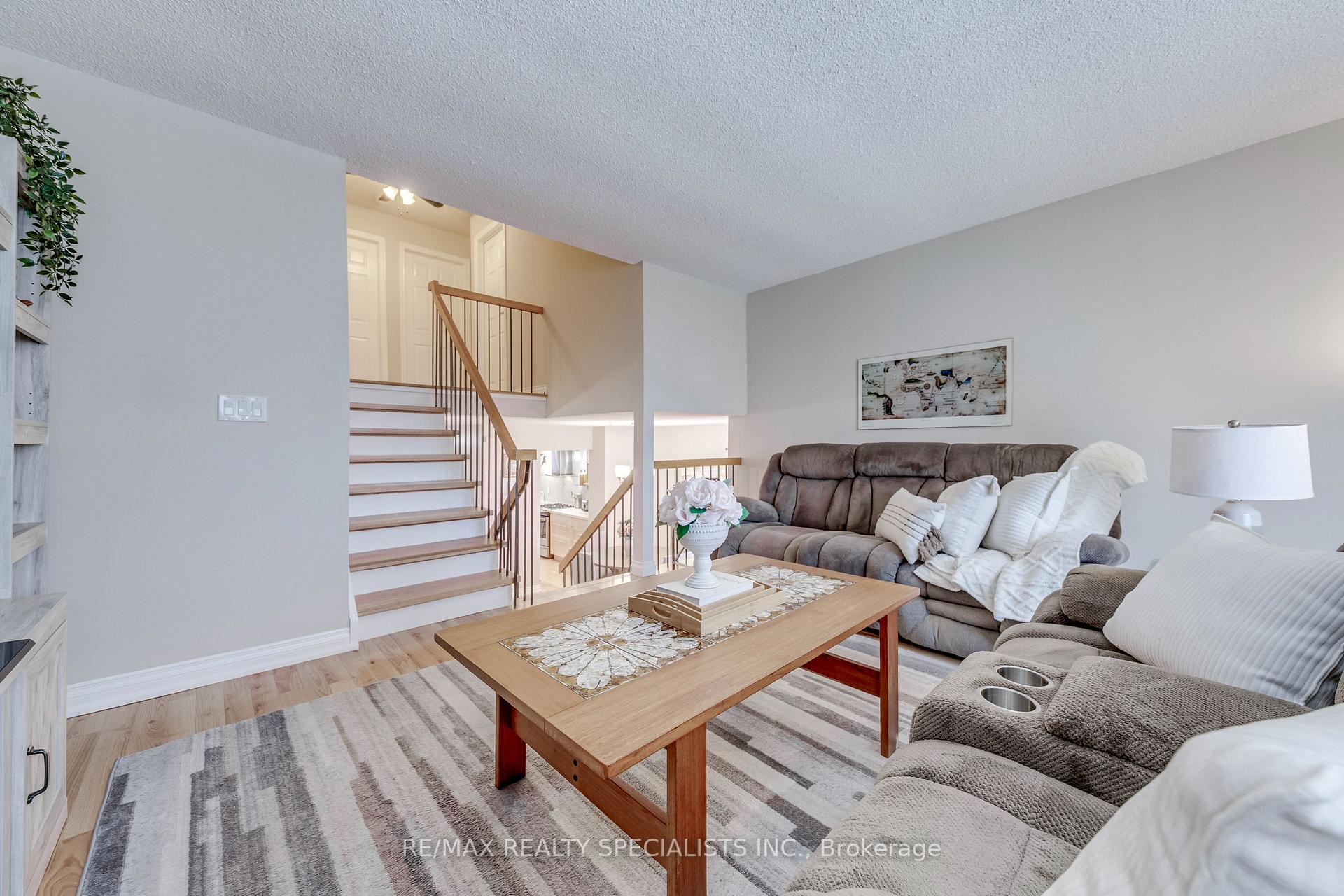 Photo 23 of 69 Winterfold Drive, Brampton, Madoc — HOMEH