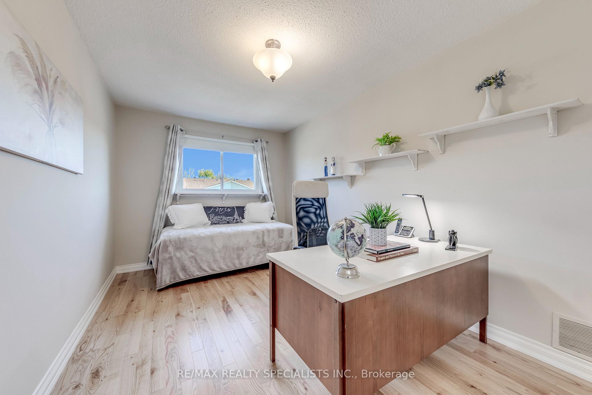 Photo 32 of 69 Winterfold Drive, Brampton, Madoc — HOMEH