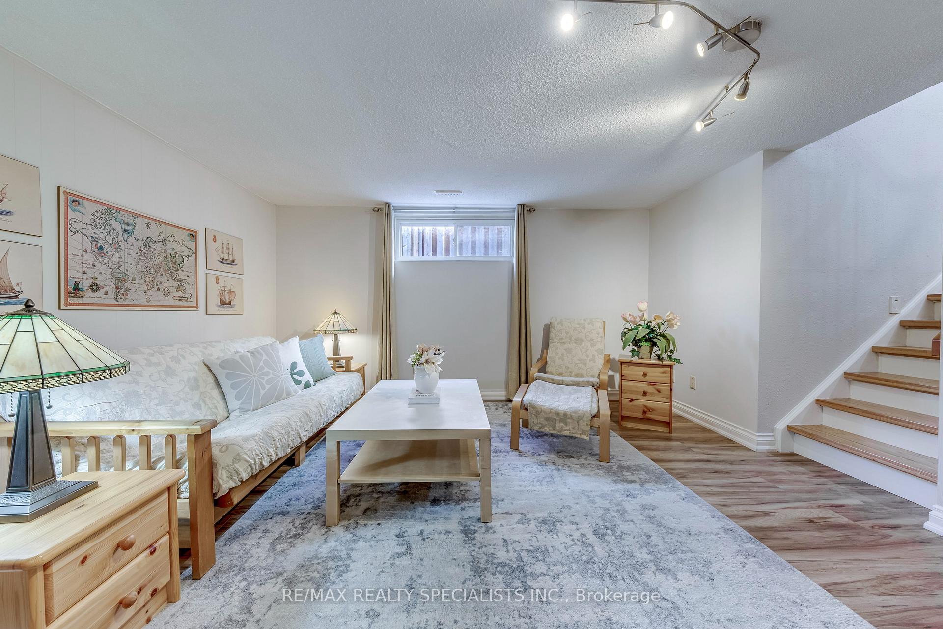Photo 37 of 69 Winterfold Drive, Brampton, Madoc — HOMEH