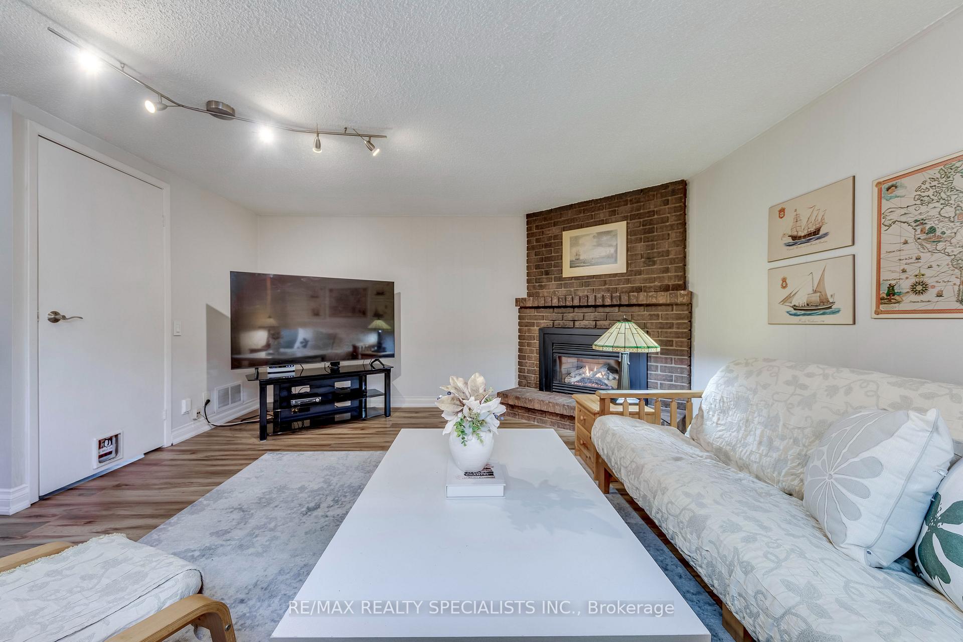 Photo 38 of 69 Winterfold Drive, Brampton, Madoc — HOMEH