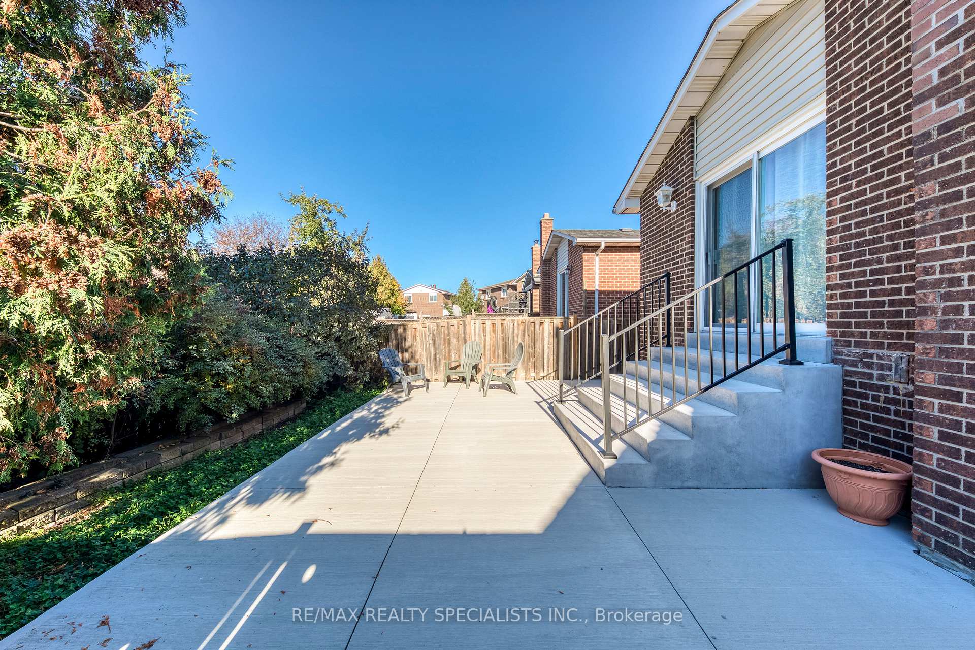 Photo 40 of 69 Winterfold Drive, Brampton, Madoc — HOMEH
