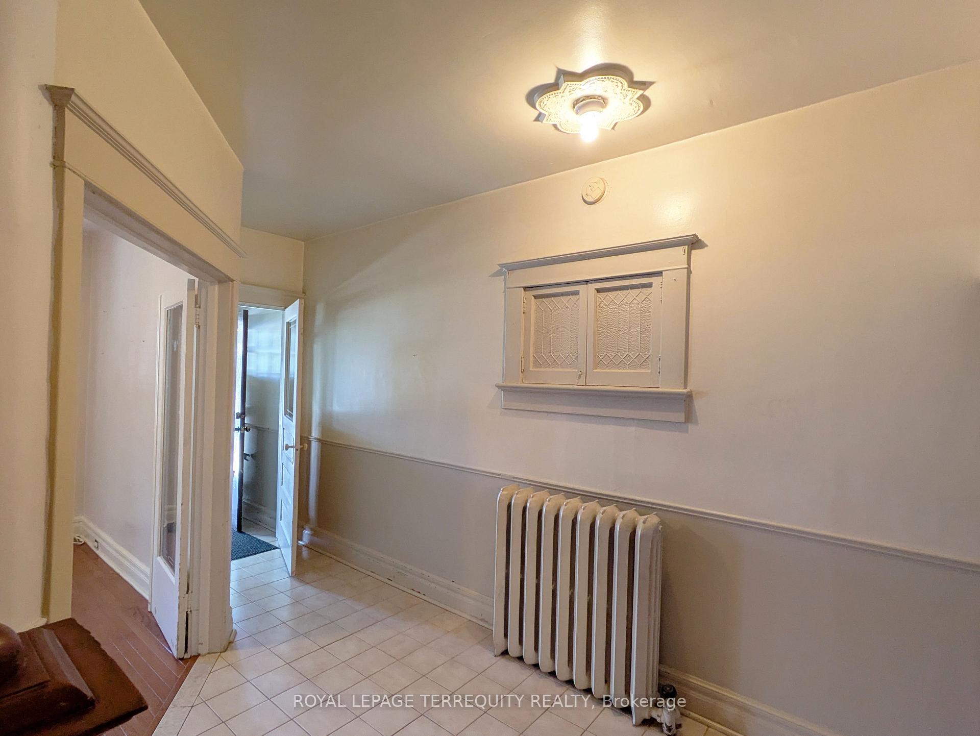 Photo 3 of 831 Shaw Street, Toronto, Dovercourt-Wallace Emerson-Junction — HOMEH