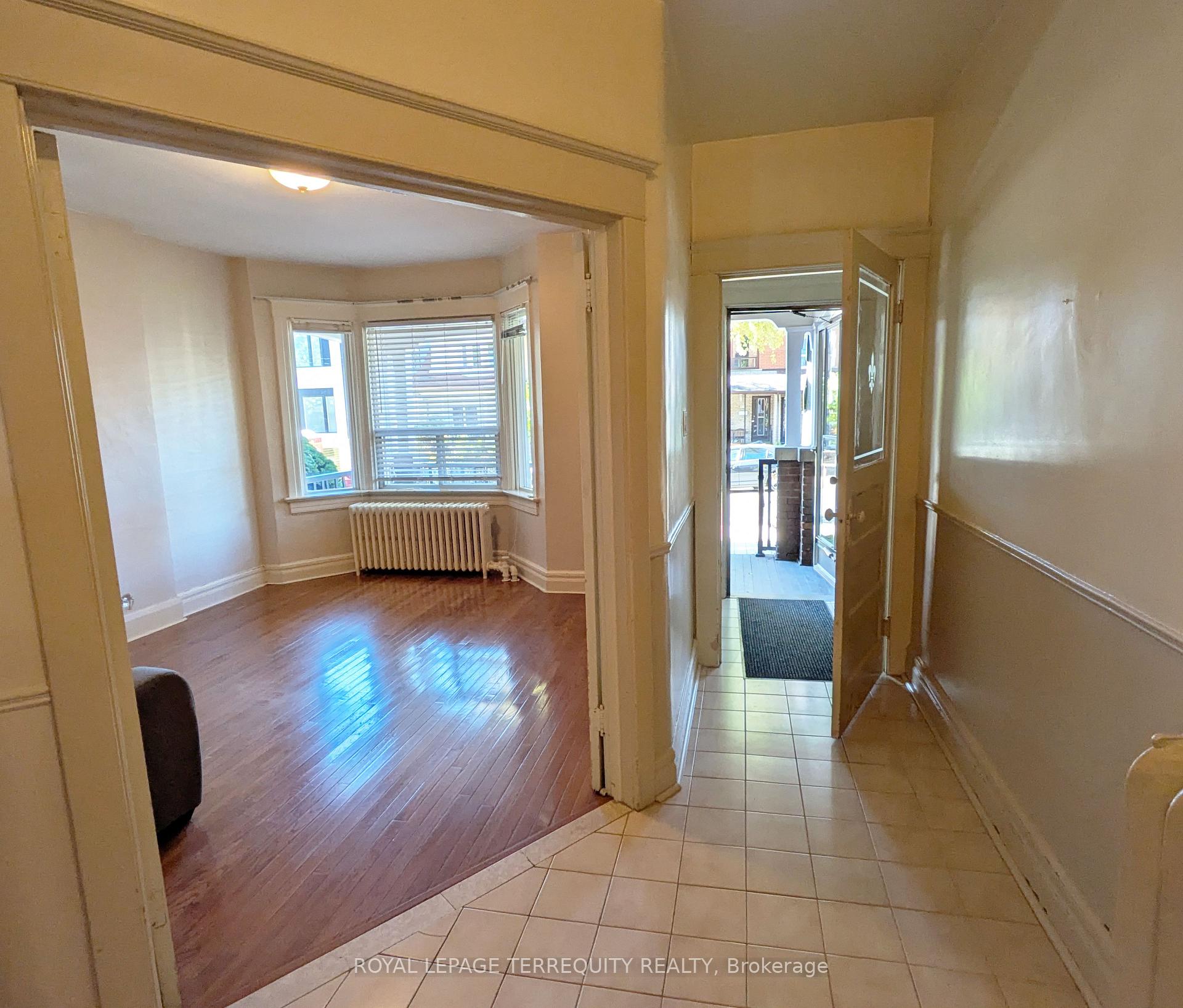Photo 5 of 831 Shaw Street, Toronto, Dovercourt-Wallace Emerson-Junction — HOMEH