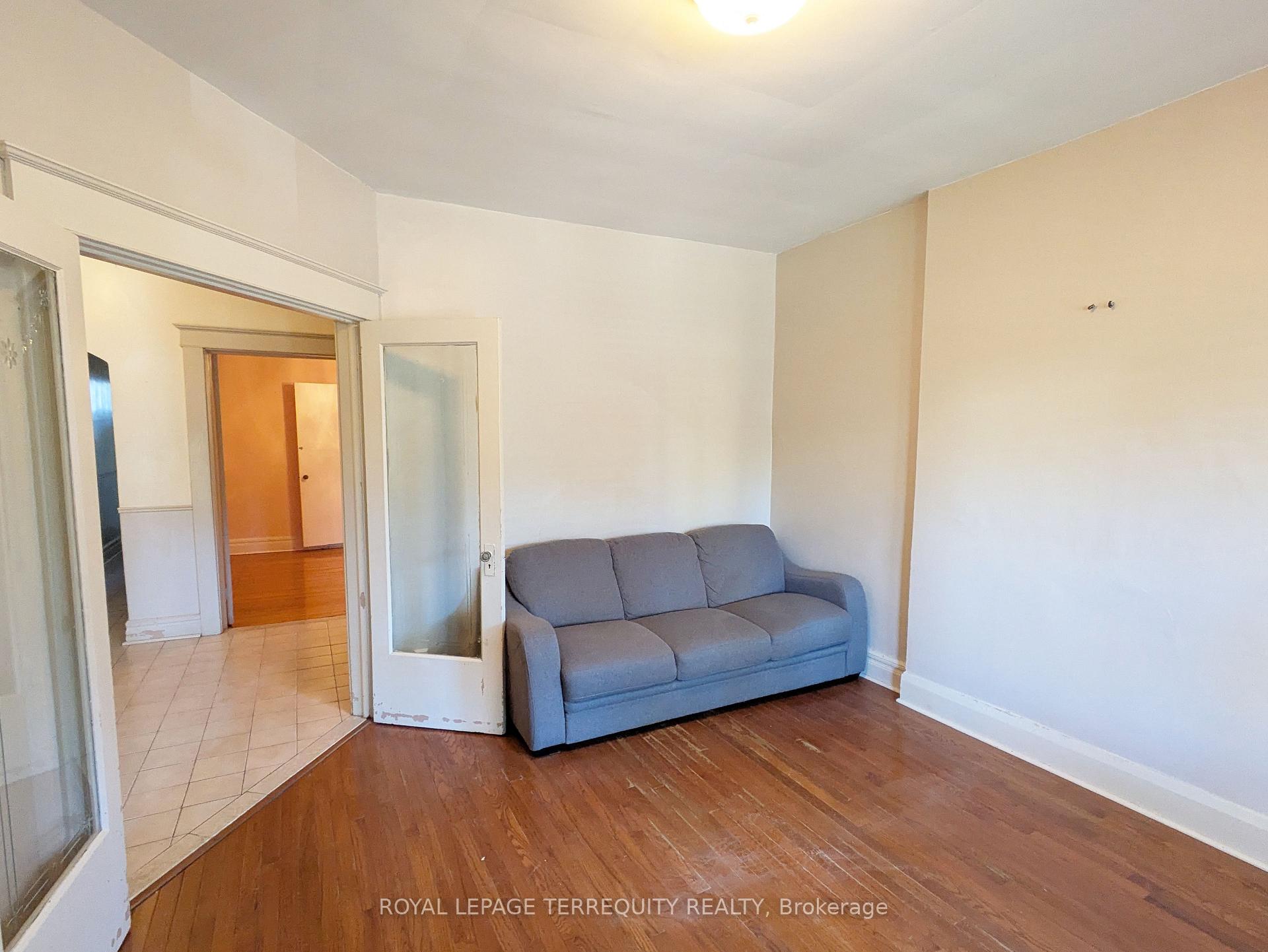 Photo 7 of 831 Shaw Street, Toronto, Dovercourt-Wallace Emerson-Junction — HOMEH