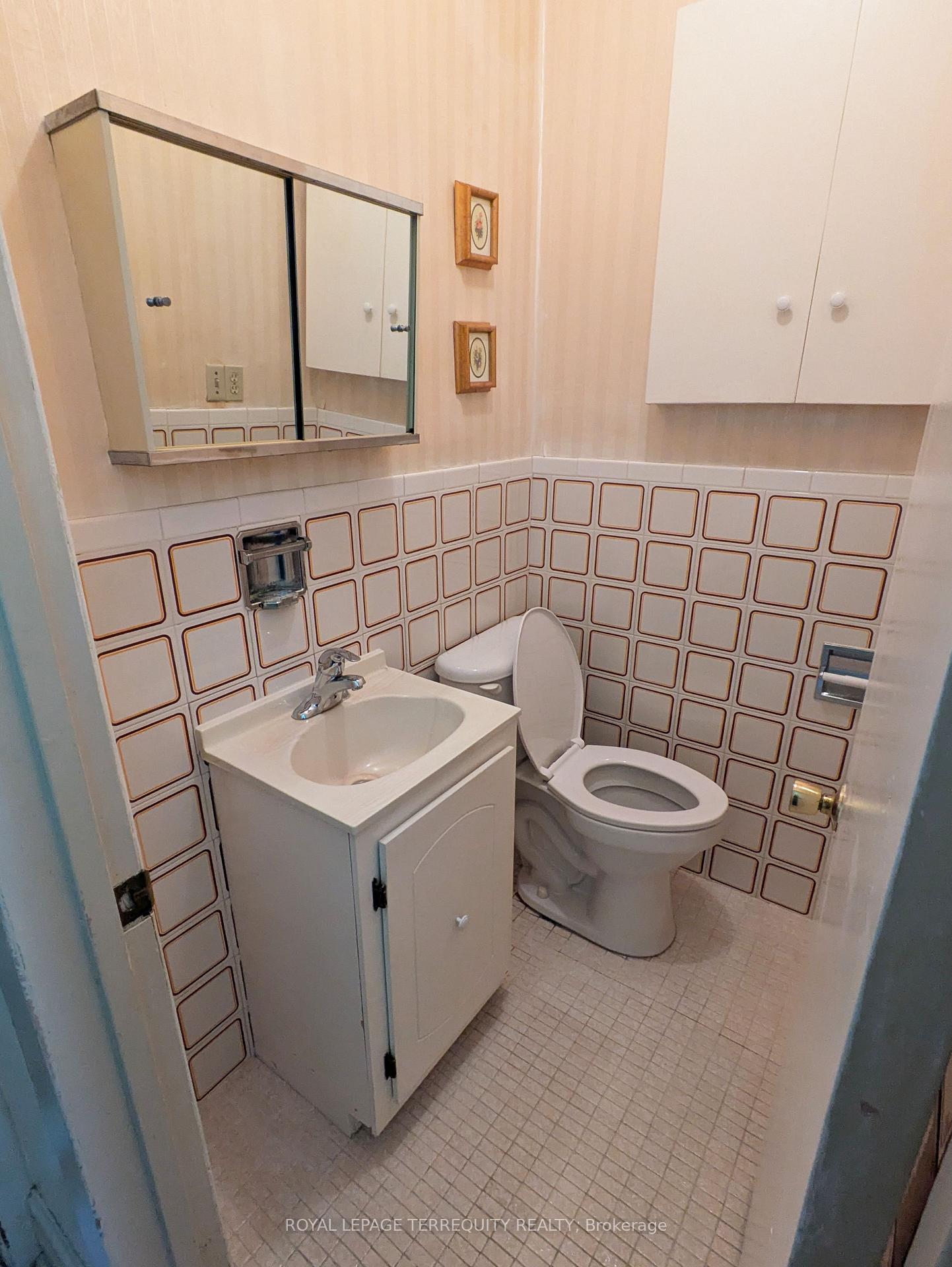 Photo 14 of 831 Shaw Street, Toronto, Dovercourt-Wallace Emerson-Junction — HOMEH