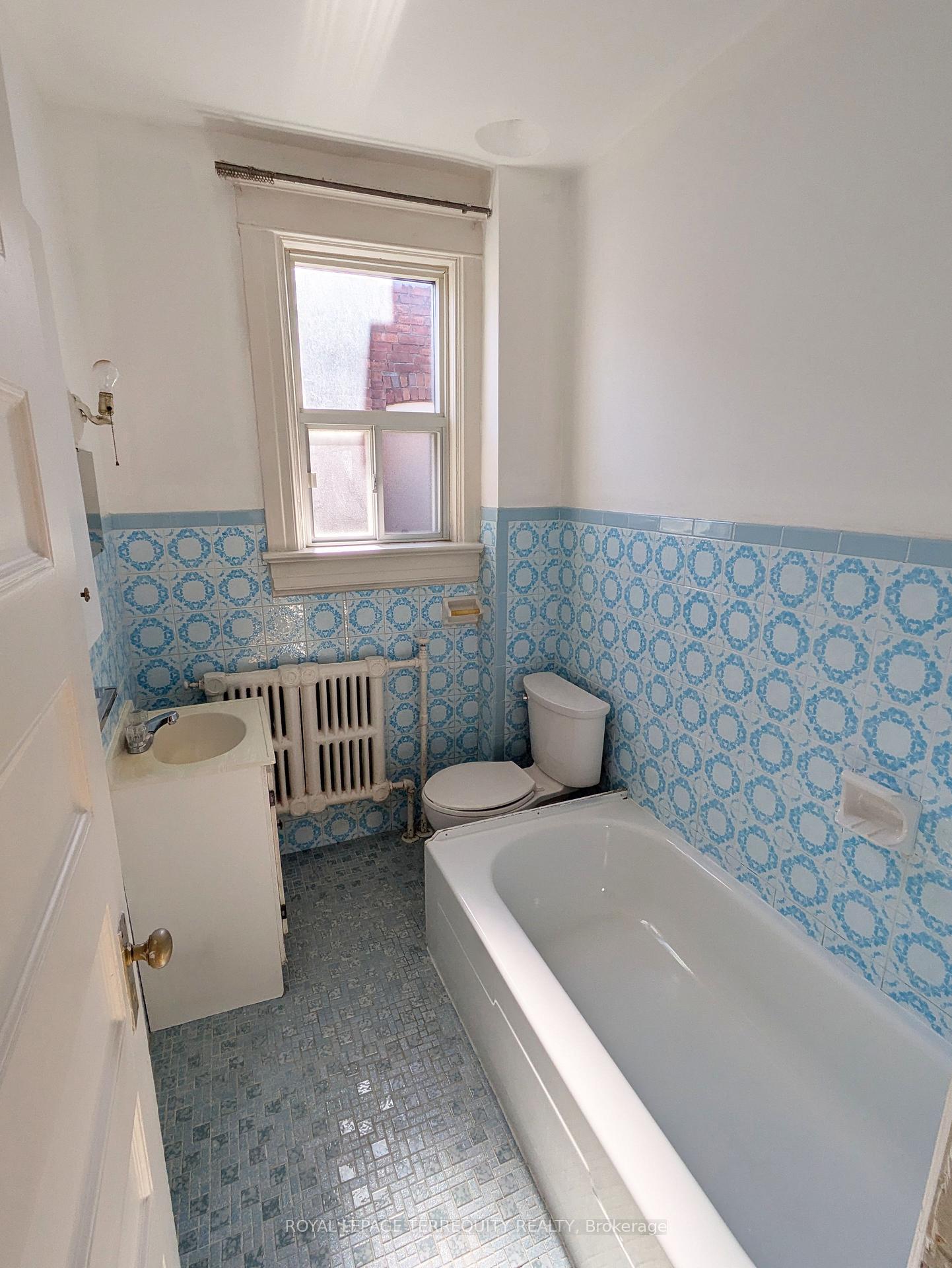 Photo 43 of 831 Shaw Street, Toronto, Dovercourt-Wallace Emerson-Junction — HOMEH
