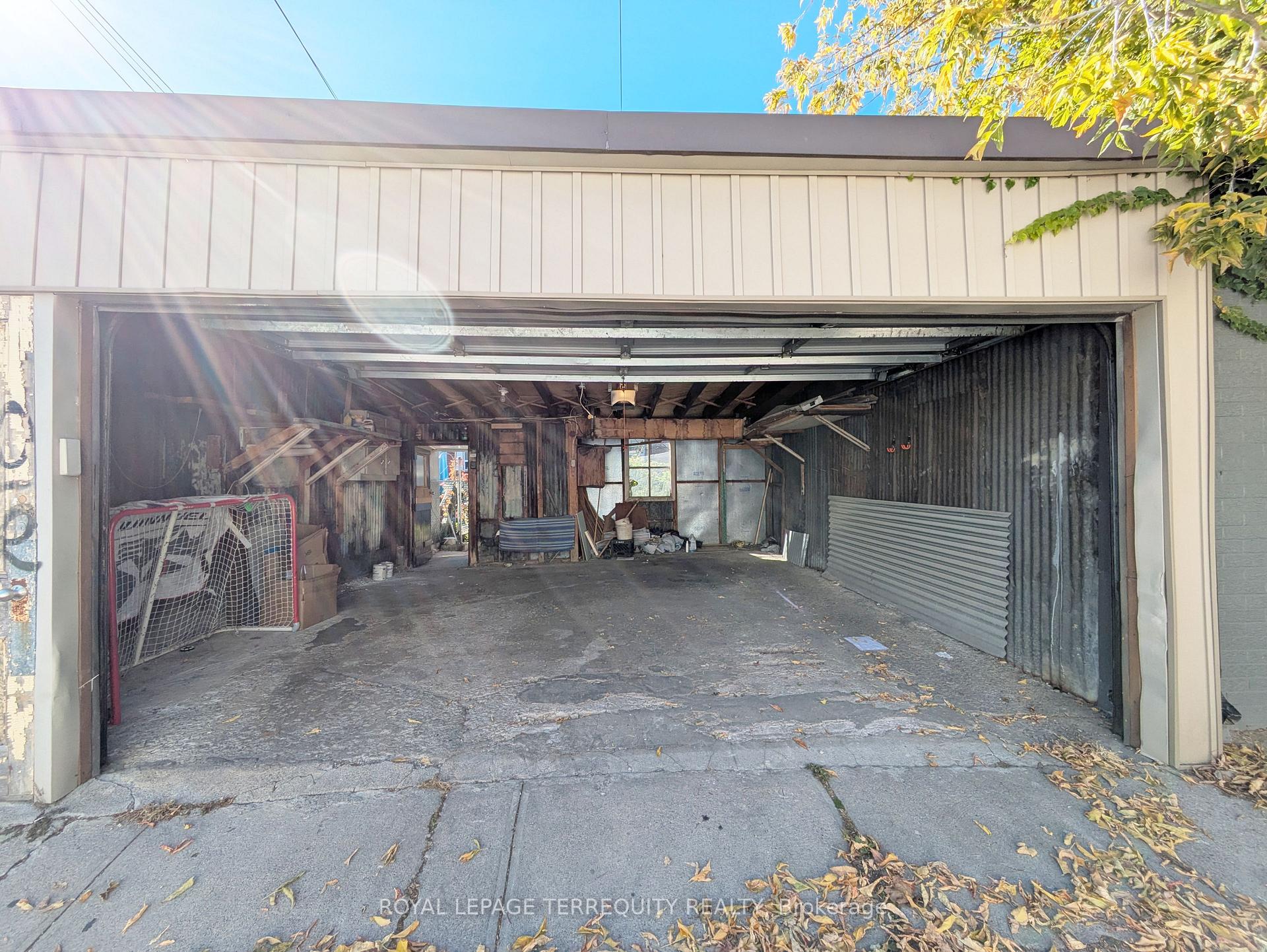 Photo 54 of 831 Shaw Street, Toronto, Dovercourt-Wallace Emerson-Junction — HOMEH