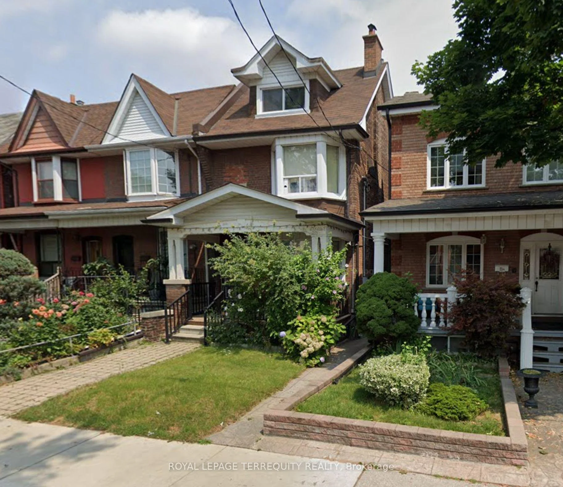 Photo 2 of 831 Shaw Street, Toronto, Dovercourt-Wallace Emerson-Junction — HOMEH