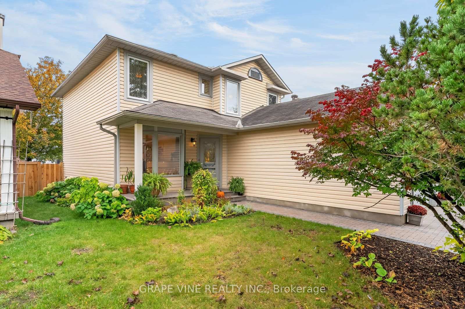 Photo 4 of 107 Tartan Drive, Ottawa, Barrhaven - Heritage Park — HOMEH