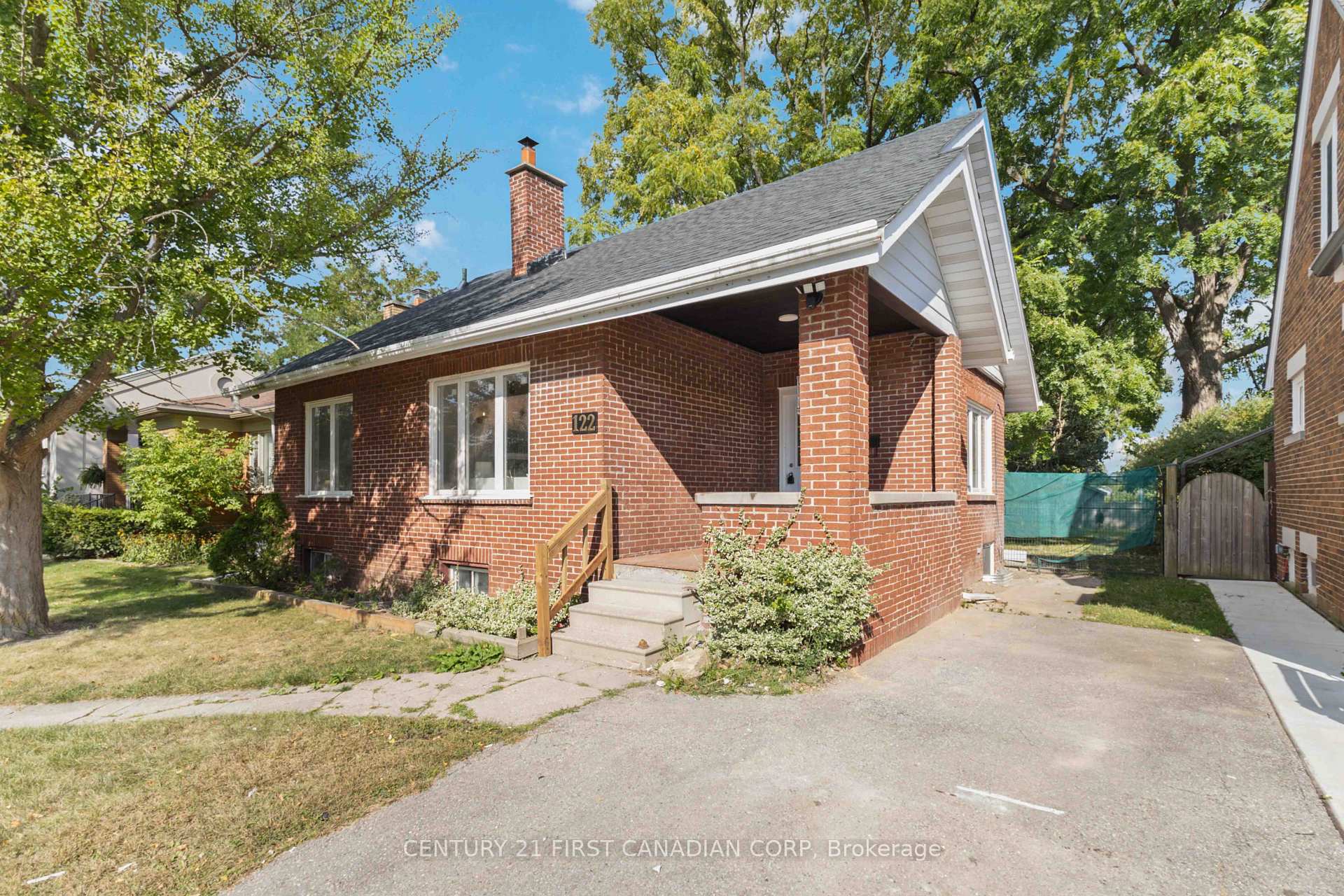 Photo 2 of 122 Windsor Crescent, London, South F — HOMEH