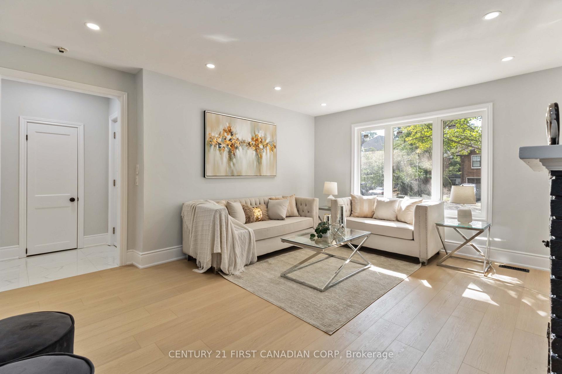 Photo 3 of 122 Windsor Crescent, London, South F — HOMEH