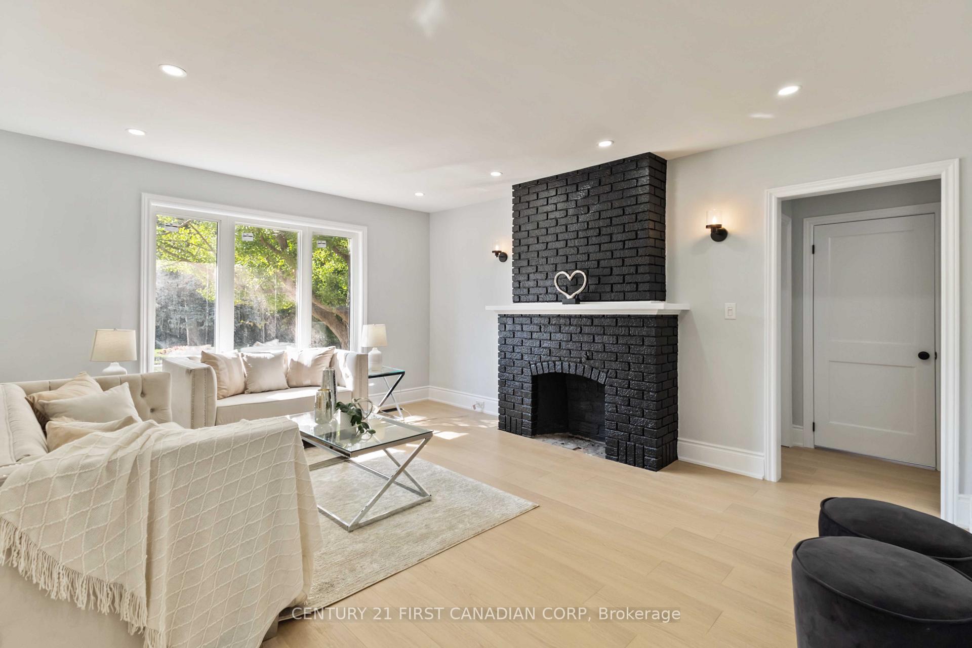 Photo 4 of 122 Windsor Crescent, London, South F — HOMEH