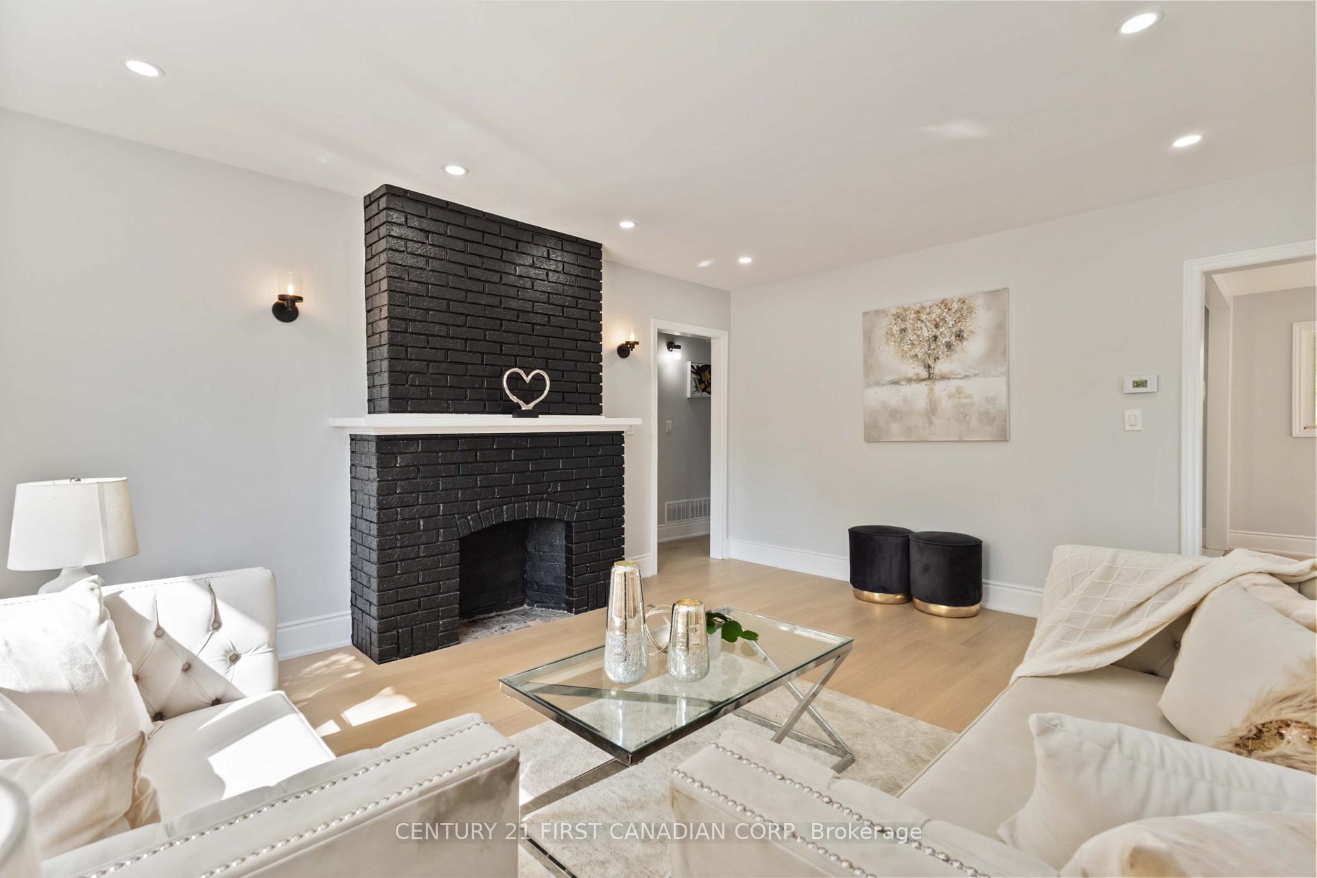 Photo 5 of 122 Windsor Crescent, London, South F — HOMEH