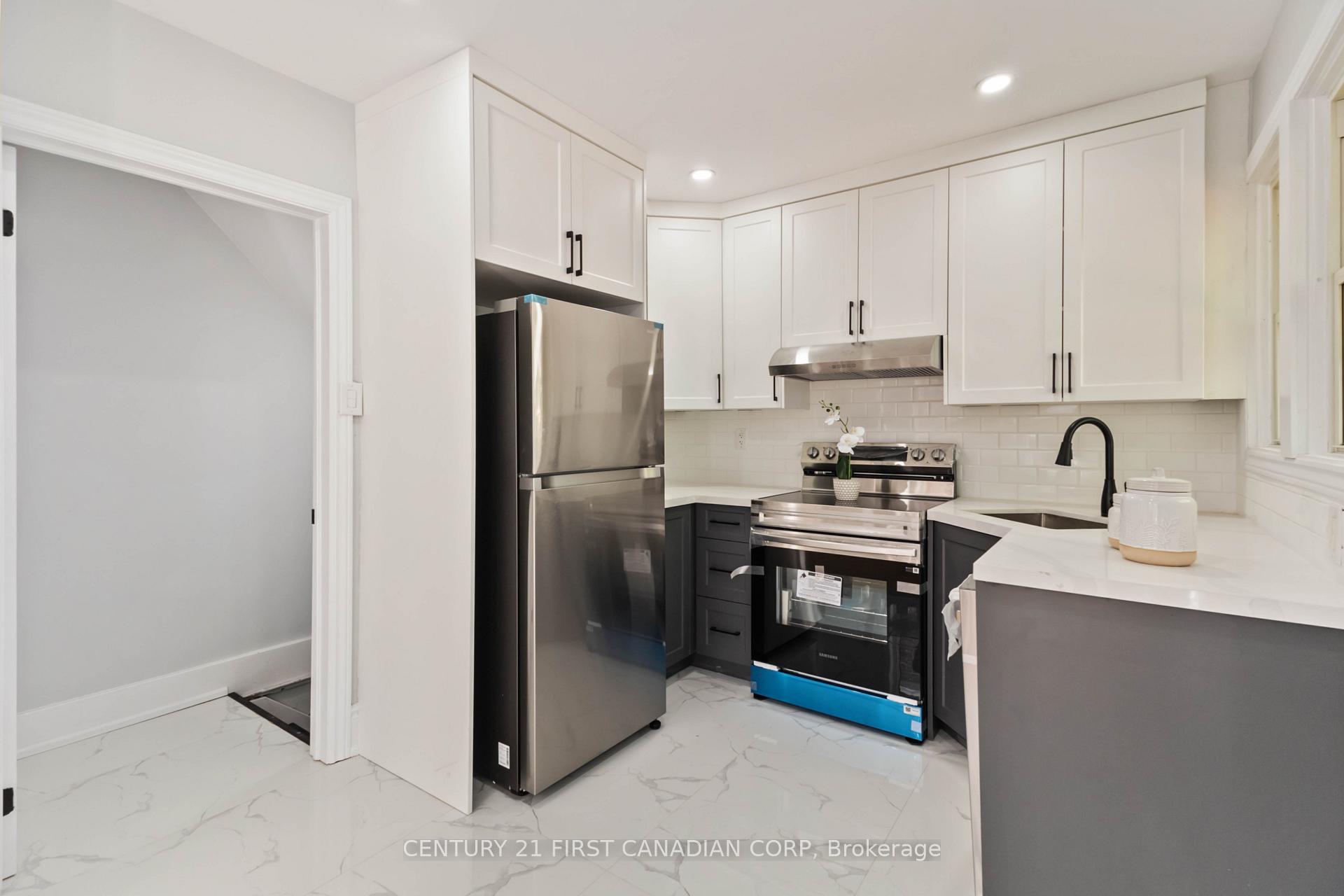 Photo 9 of 122 Windsor Crescent, London, South F — HOMEH