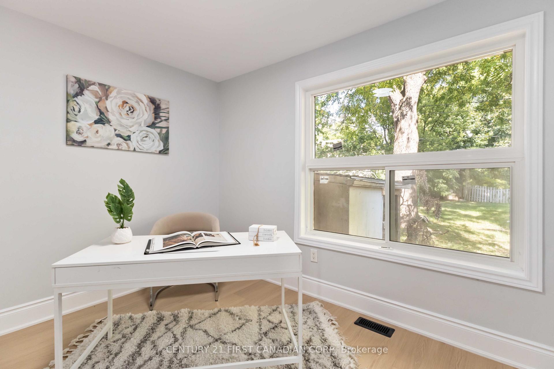 Photo 11 of 122 Windsor Crescent, London, South F — HOMEH