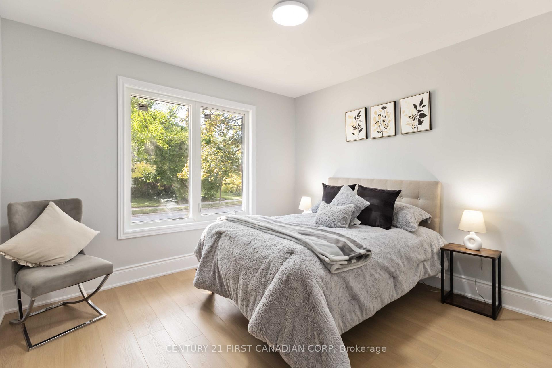 Photo 12 of 122 Windsor Crescent, London, South F — HOMEH