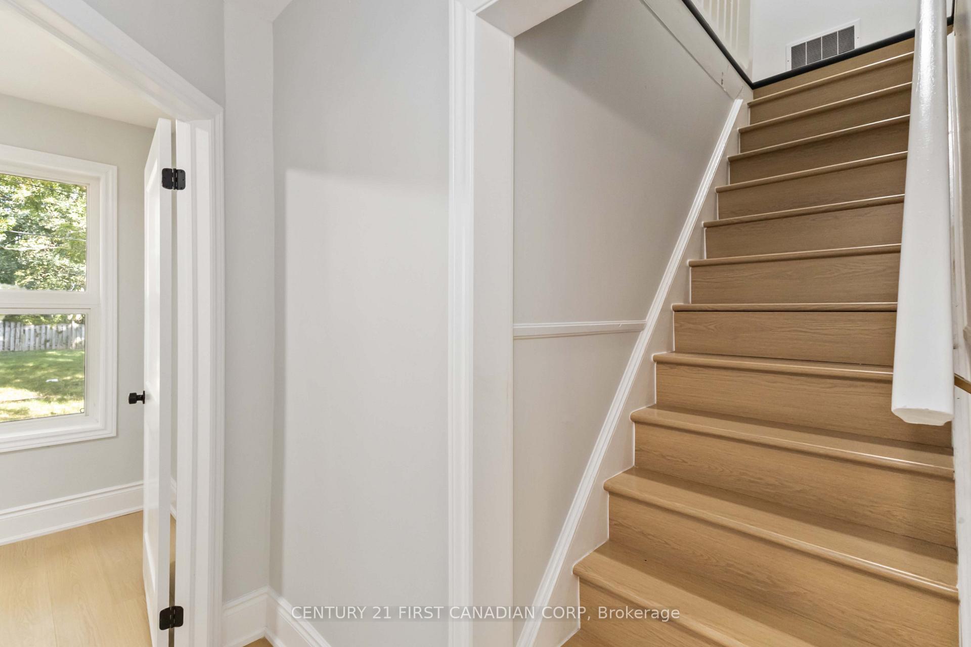 Photo 14 of 122 Windsor Crescent, London, South F — HOMEH