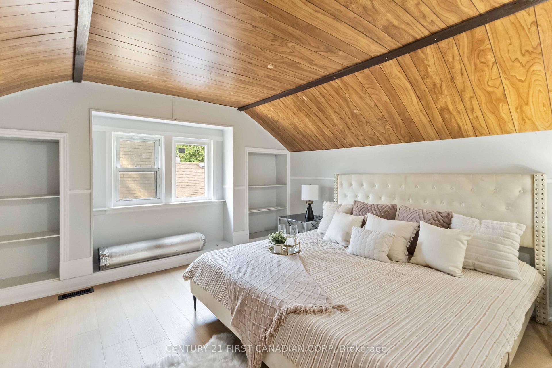 Photo 16 of 122 Windsor Crescent, London, South F — HOMEH