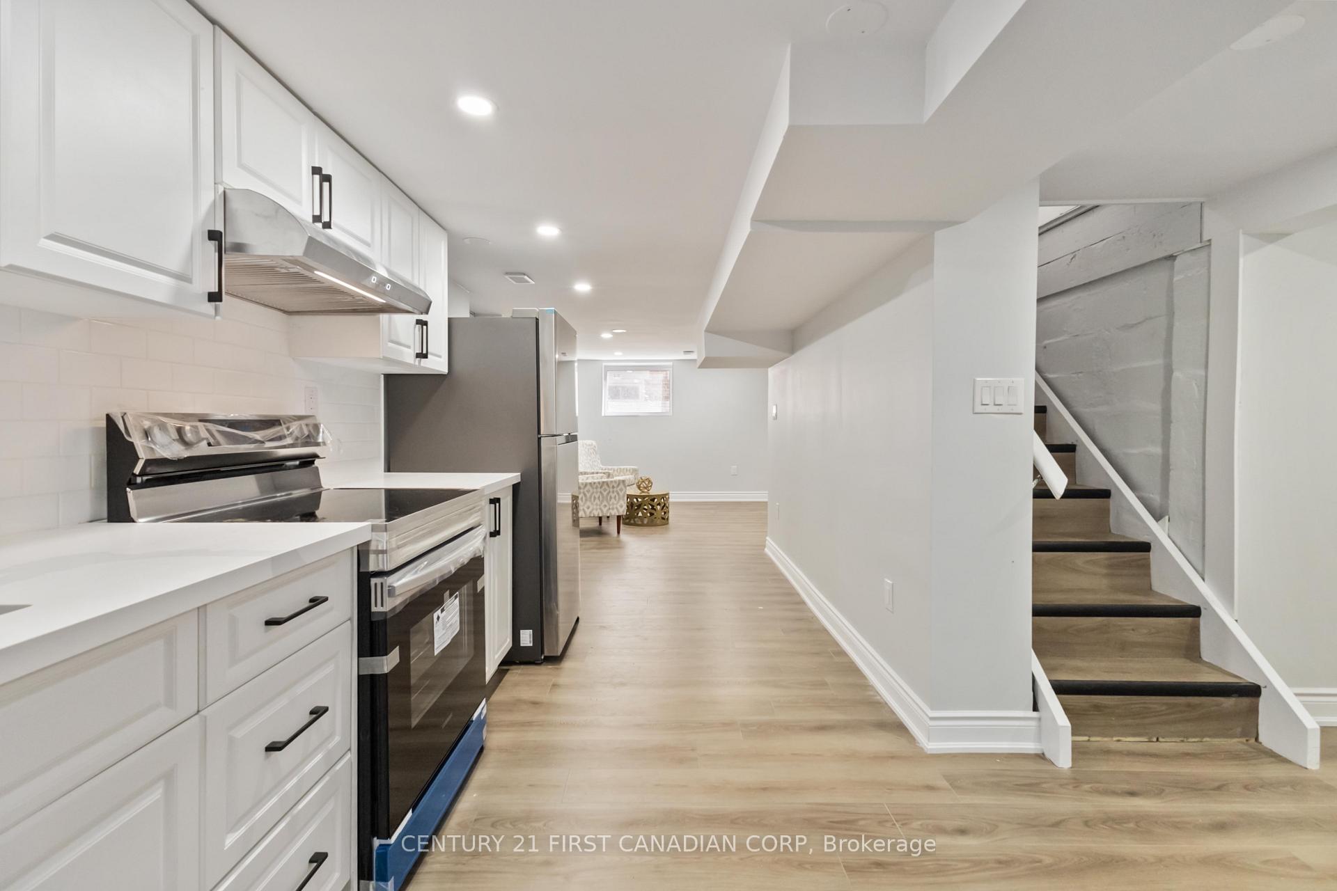 Photo 19 of 122 Windsor Crescent, London, South F — HOMEH