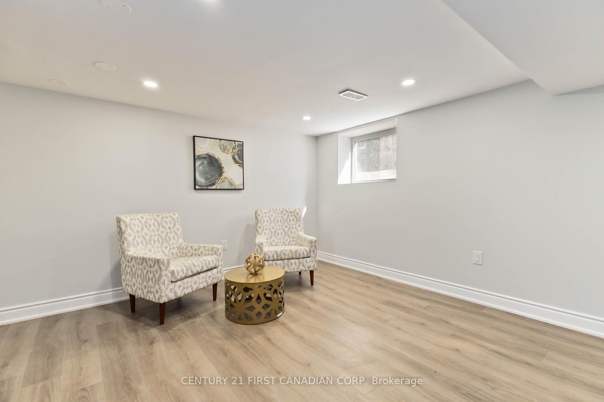 Photo 20 of 122 Windsor Crescent, London, South F — HOMEH