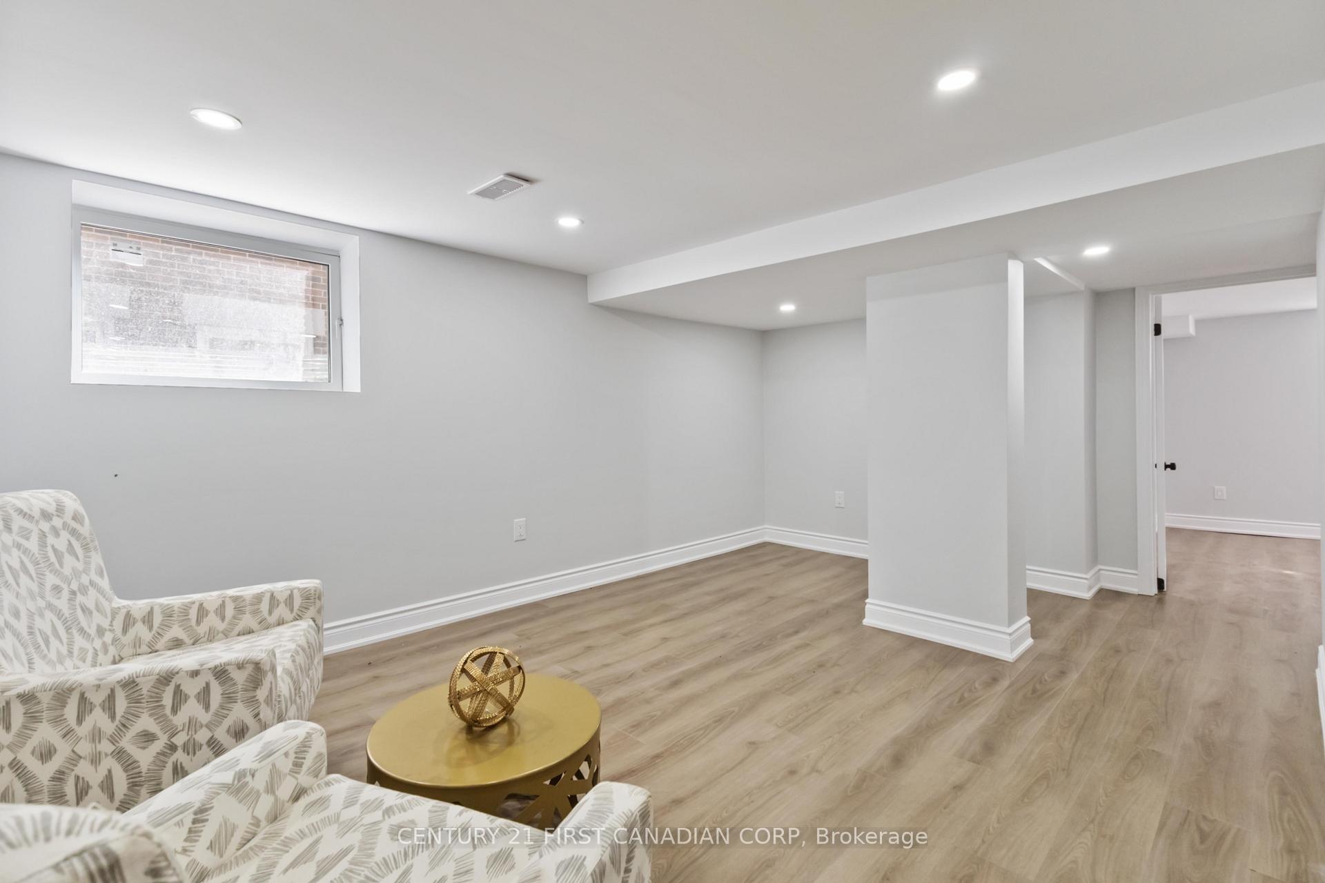 Photo 21 of 122 Windsor Crescent, London, South F — HOMEH