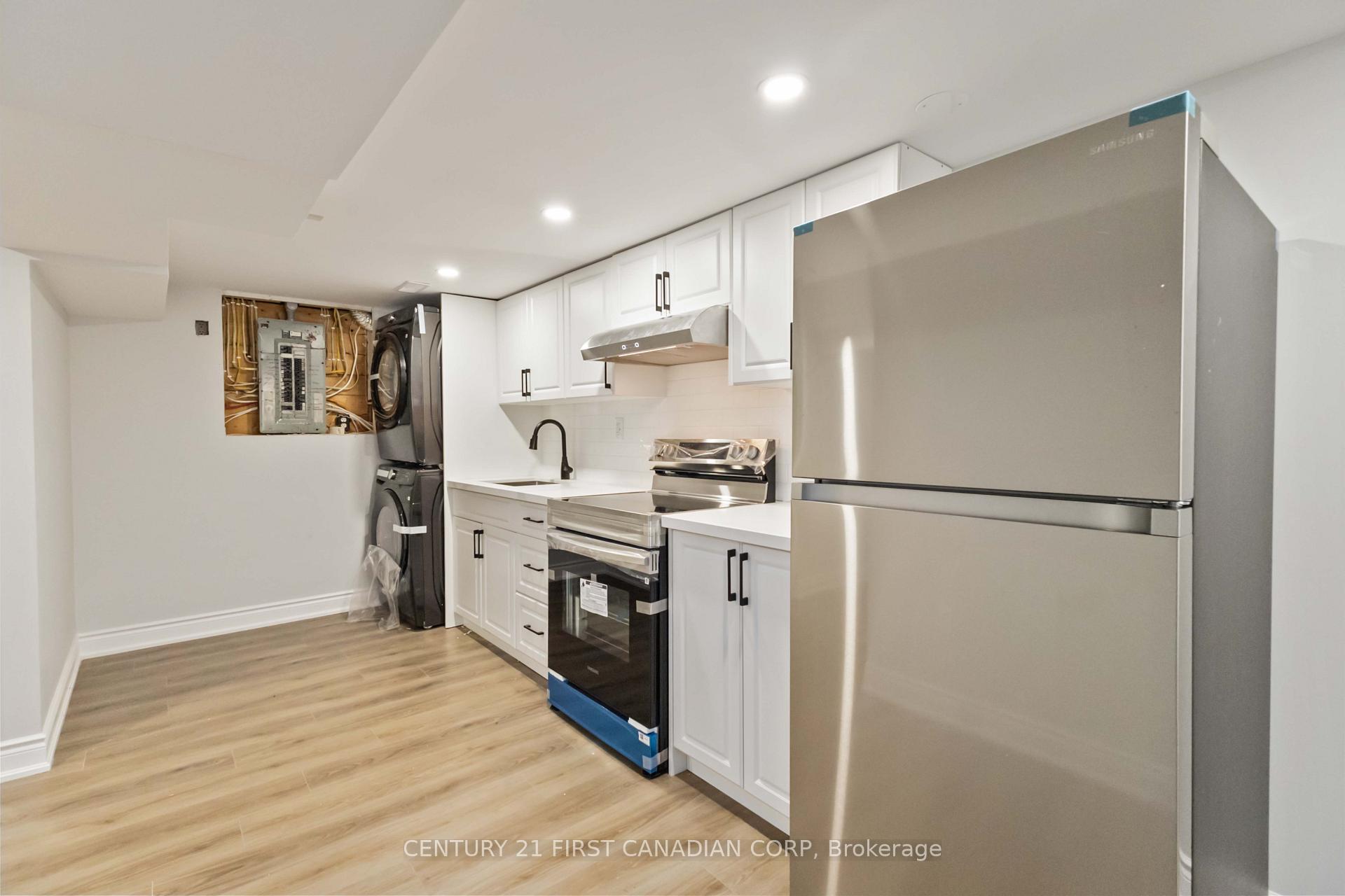 Photo 23 of 122 Windsor Crescent, London, South F — HOMEH