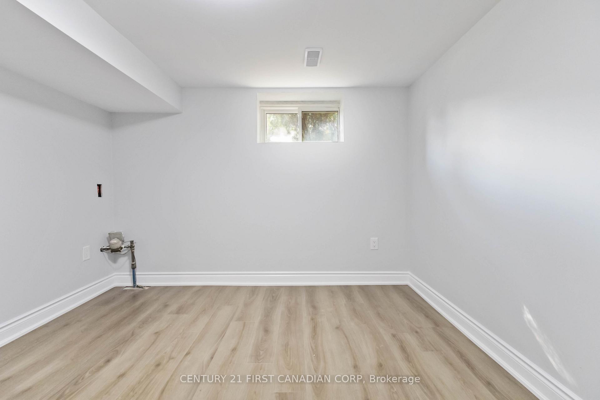 Photo 24 of 122 Windsor Crescent, London, South F — HOMEH