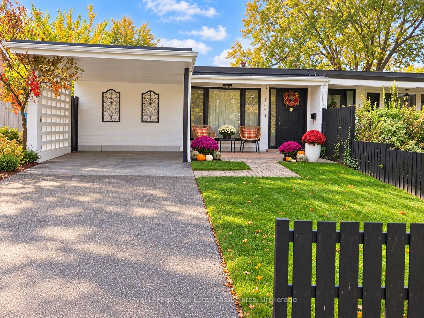 Photo 2 of 2604 Constable Road, Mississauga, Clarkson — HOMEH