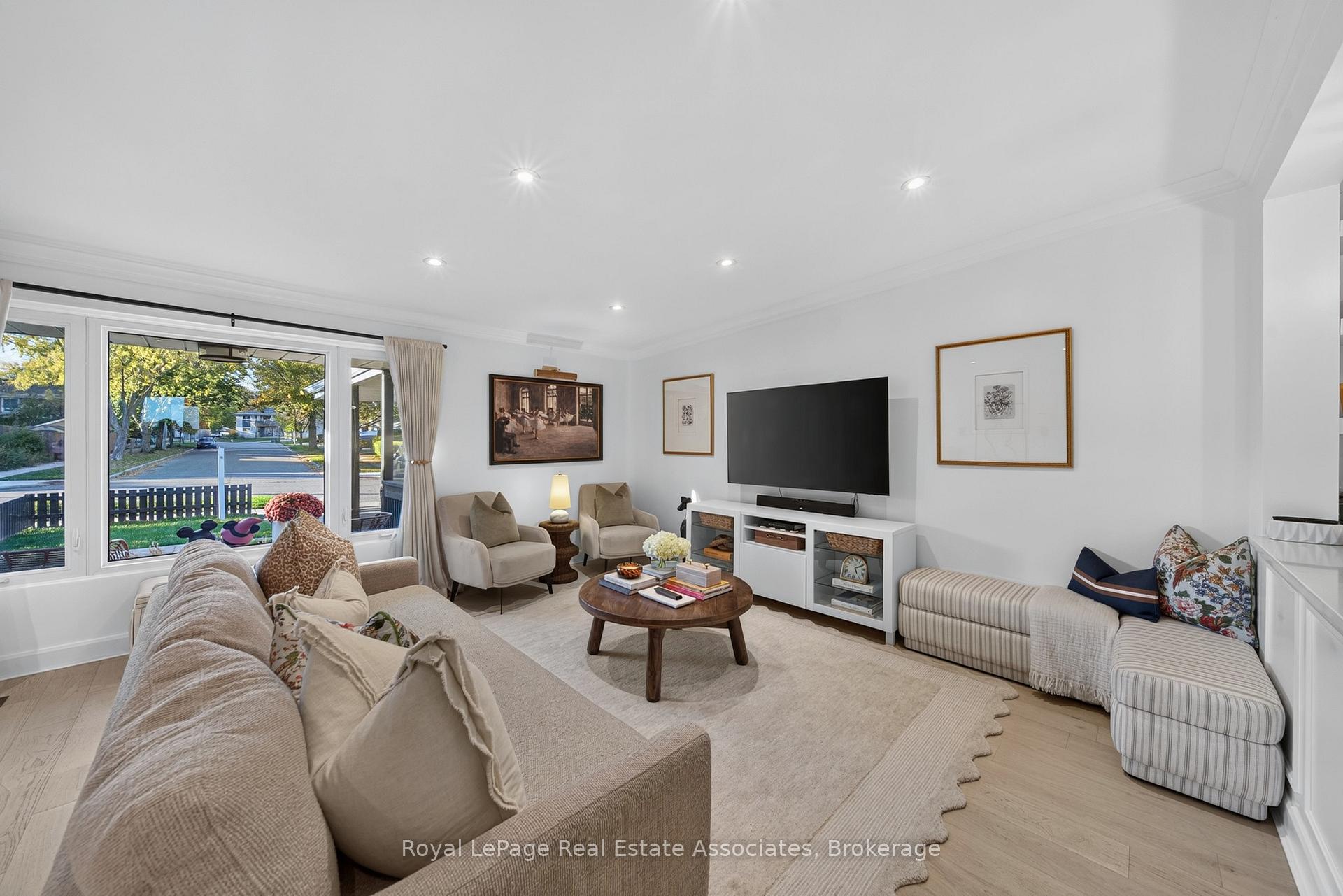Photo 3 of 2604 Constable Road, Mississauga, Clarkson — HOMEH