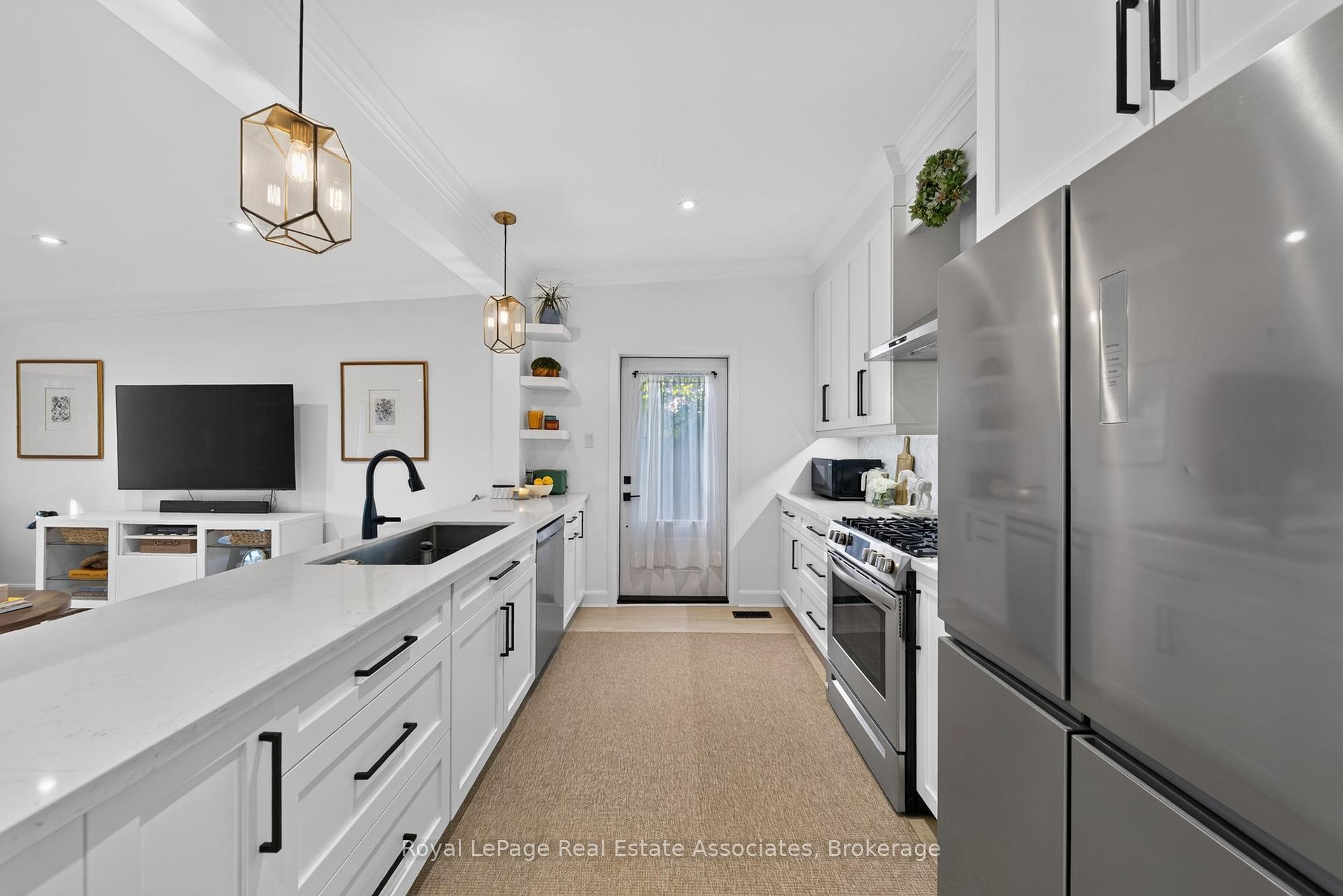 Photo 13 of 2604 Constable Road, Mississauga, Clarkson — HOMEH