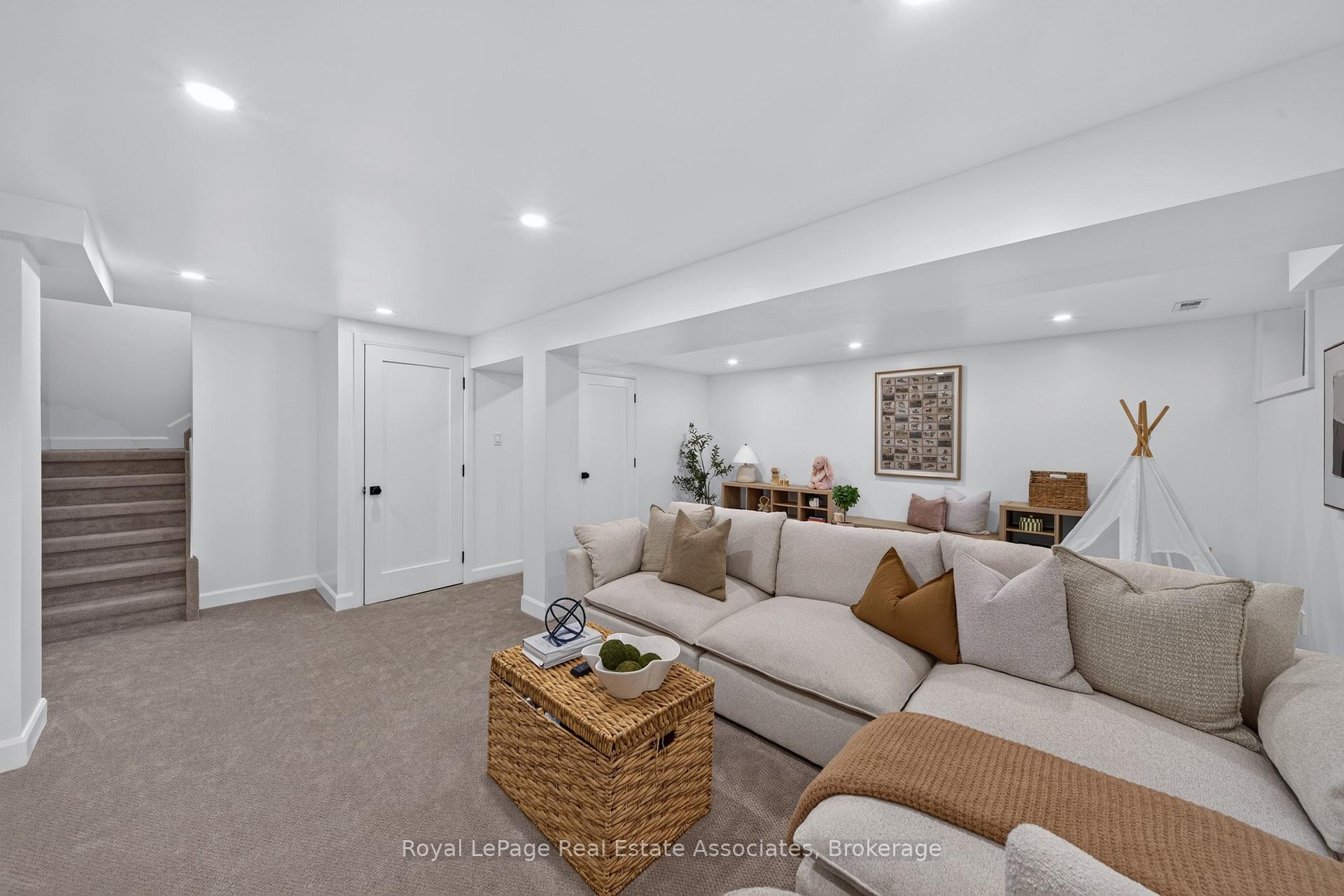 Photo 23 of 2604 Constable Road, Mississauga, Clarkson — HOMEH
